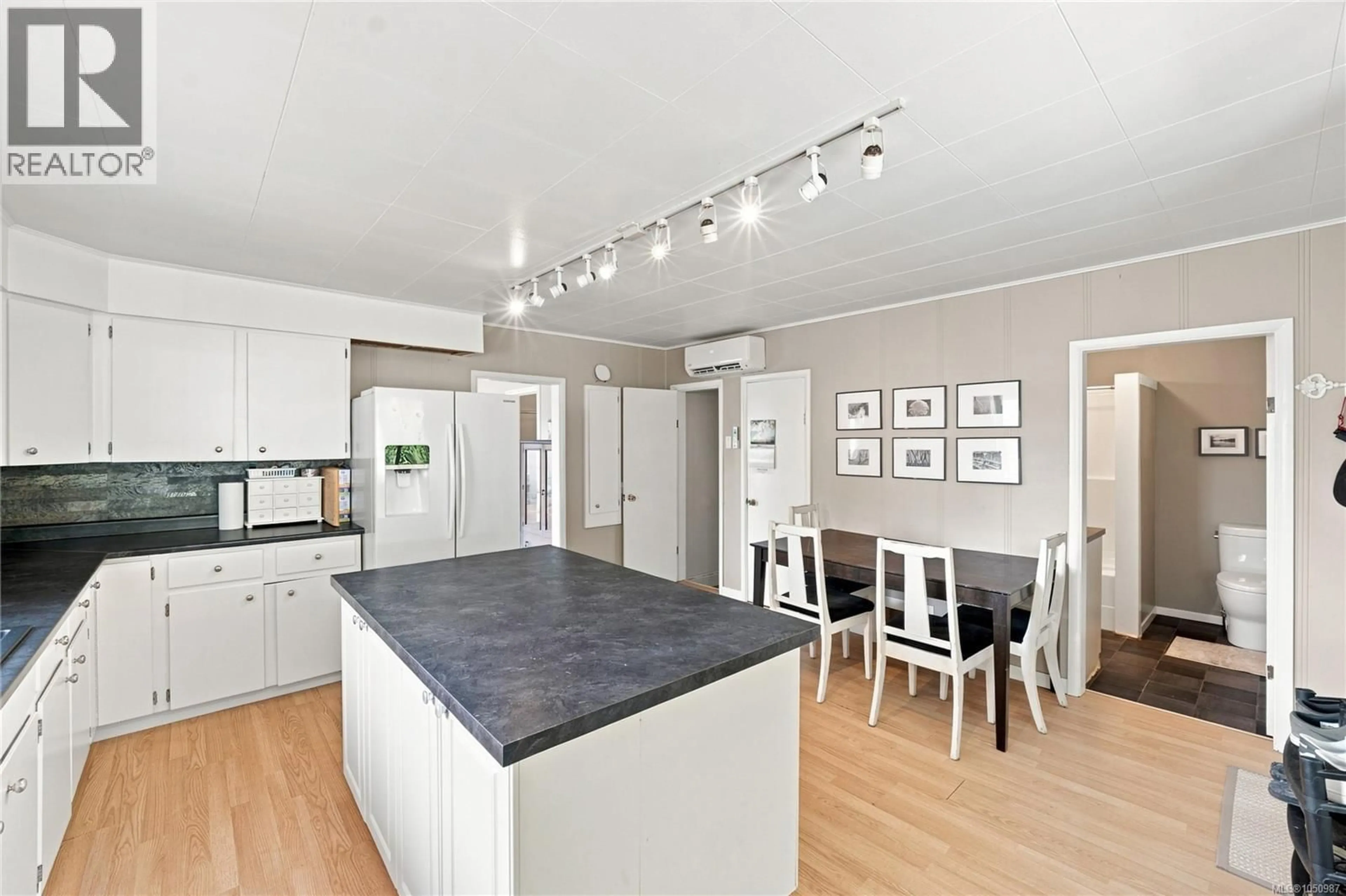 Open concept kitchen, unknown for 2148 DICK AVENUE, Nanaimo British Columbia V9X1R6