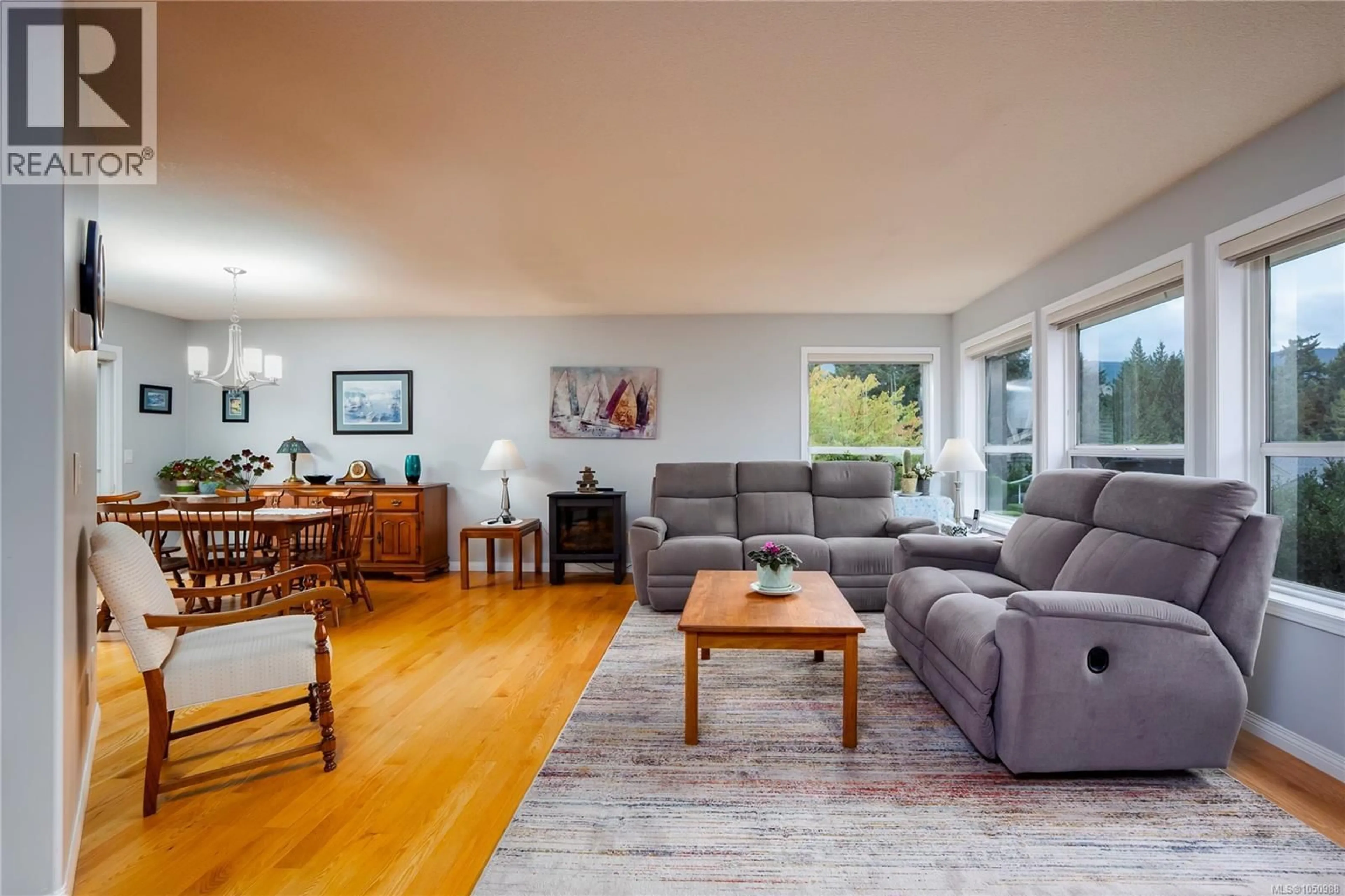 Living room with furniture, wood/laminate floor for 3978 MERLIN STREET, Nanaimo British Columbia V9T6B9