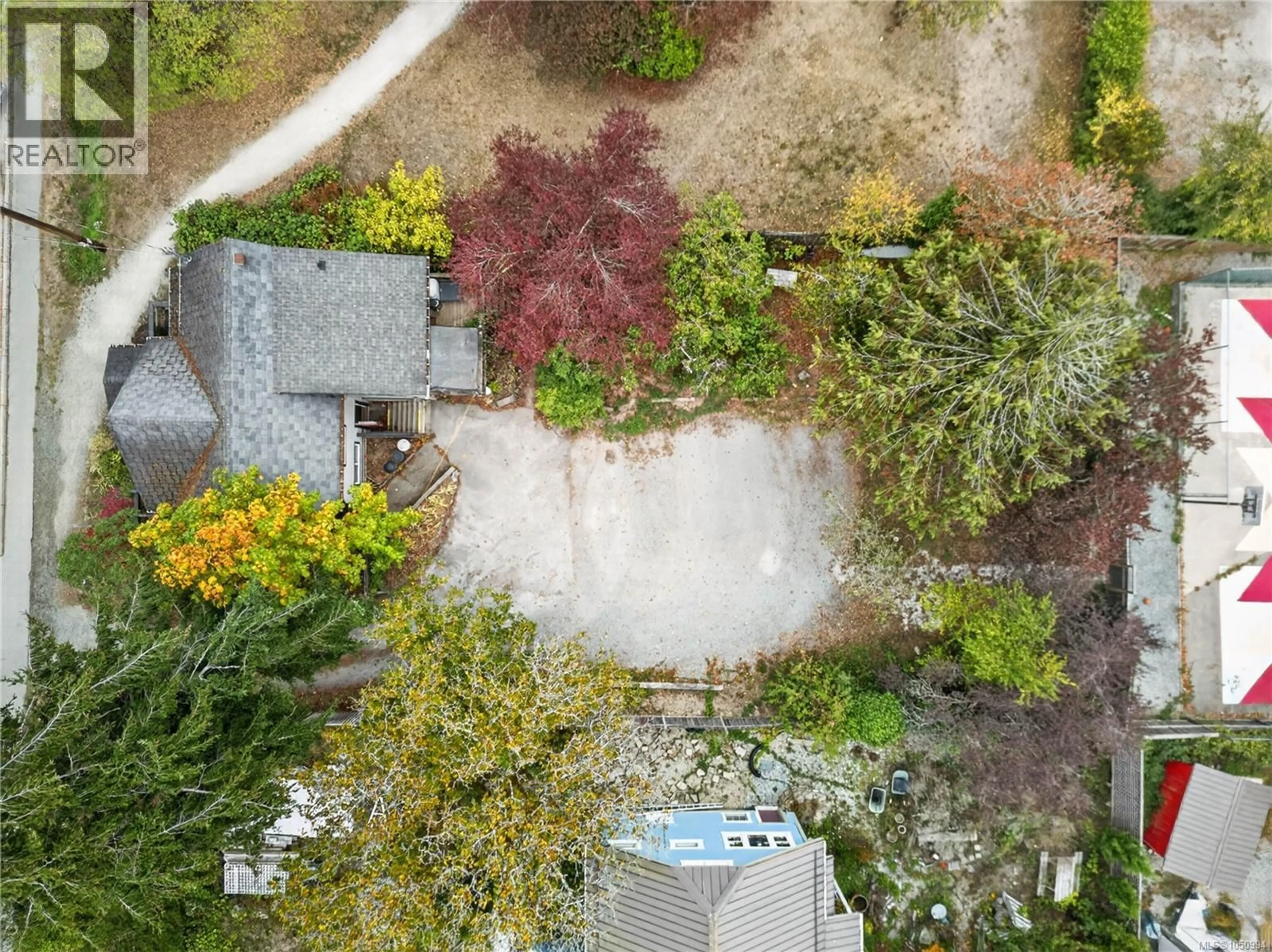 A pic from outside/outdoor area/front of a property/back of a property/a pic from drone, street for 129 HEREFORD AVENUE, Salt Spring British Columbia V8K2V9
