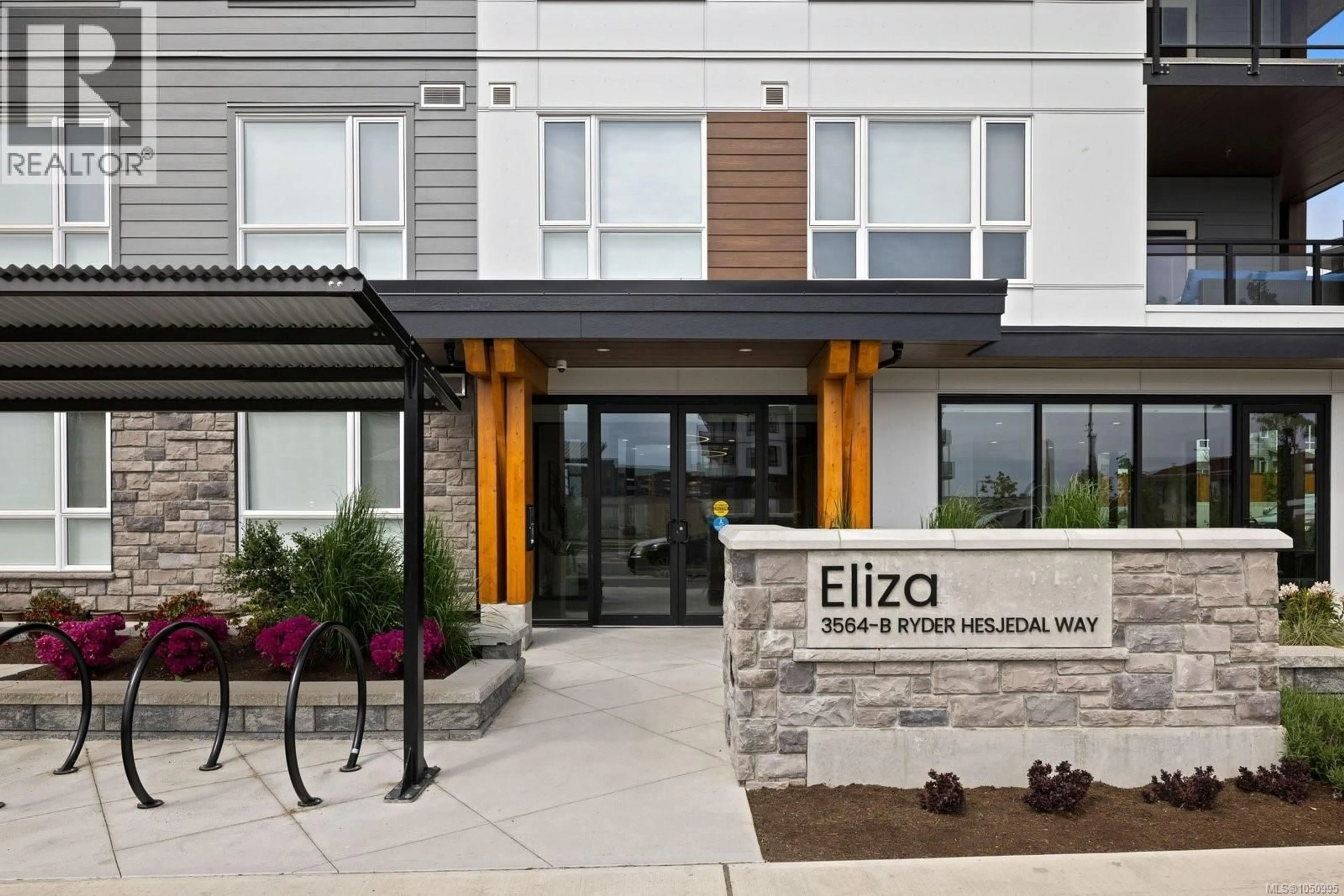 Indoor entryway for 301 - 3564B RYDER HESJEDAL WAY, Colwood British Columbia V9C0V3
