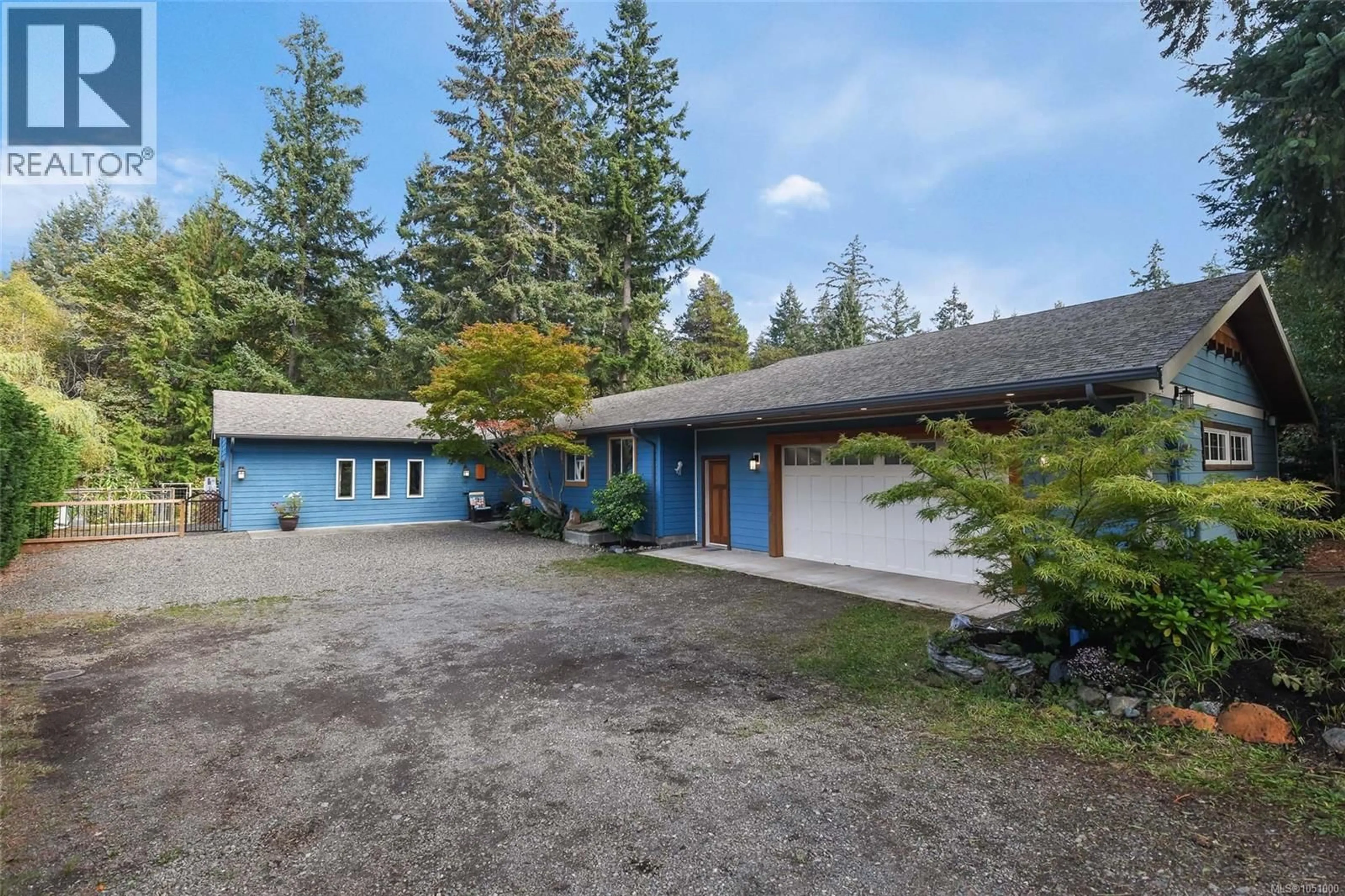 A pic from outside/outdoor area/front of a property/back of a property/a pic from drone, unknown for 606 COLBY ROAD, Comox British Columbia V9M4H8