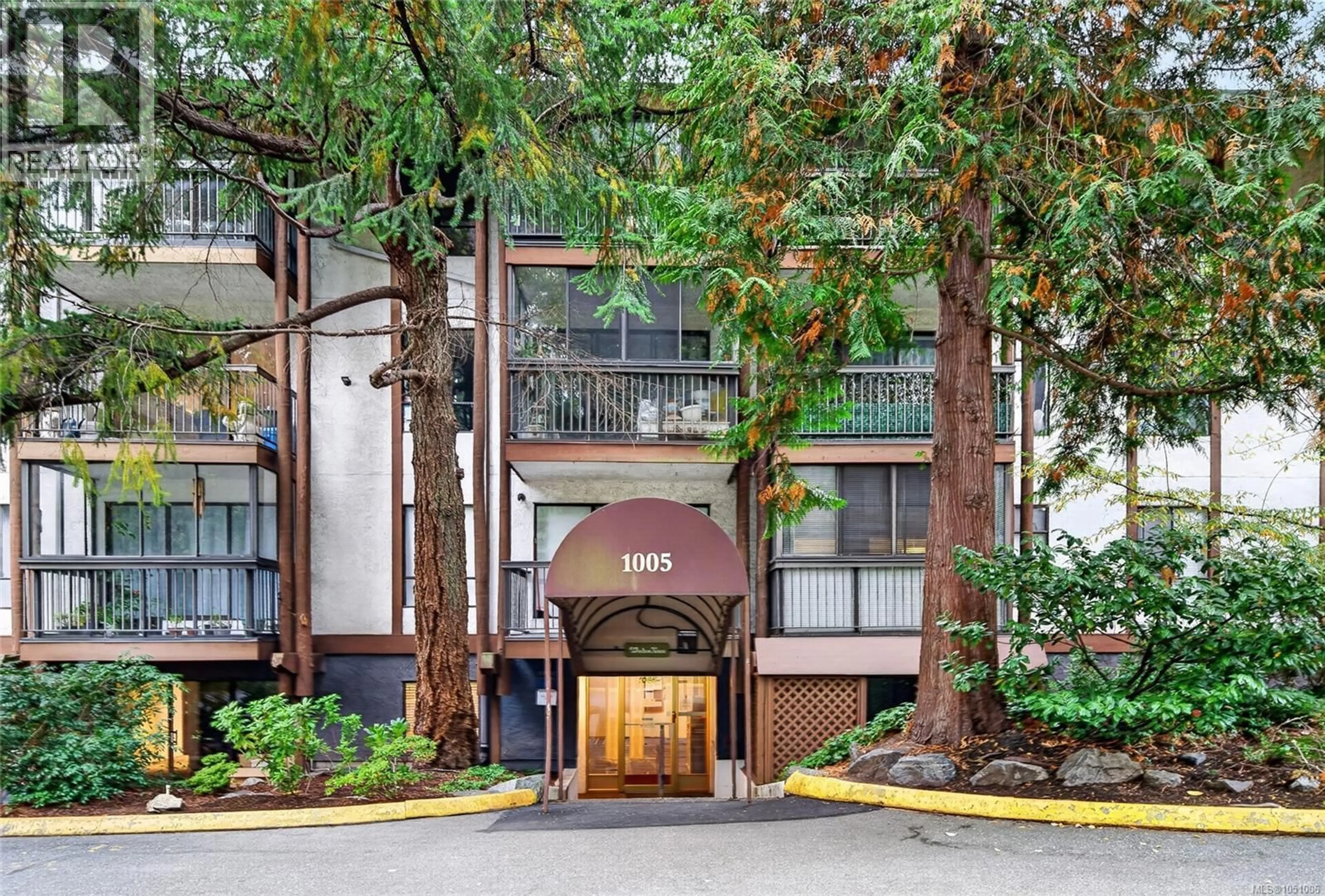 Indoor foyer for 412 - 1005 MCKENZIE AVENUE, Saanich British Columbia V8X4A9