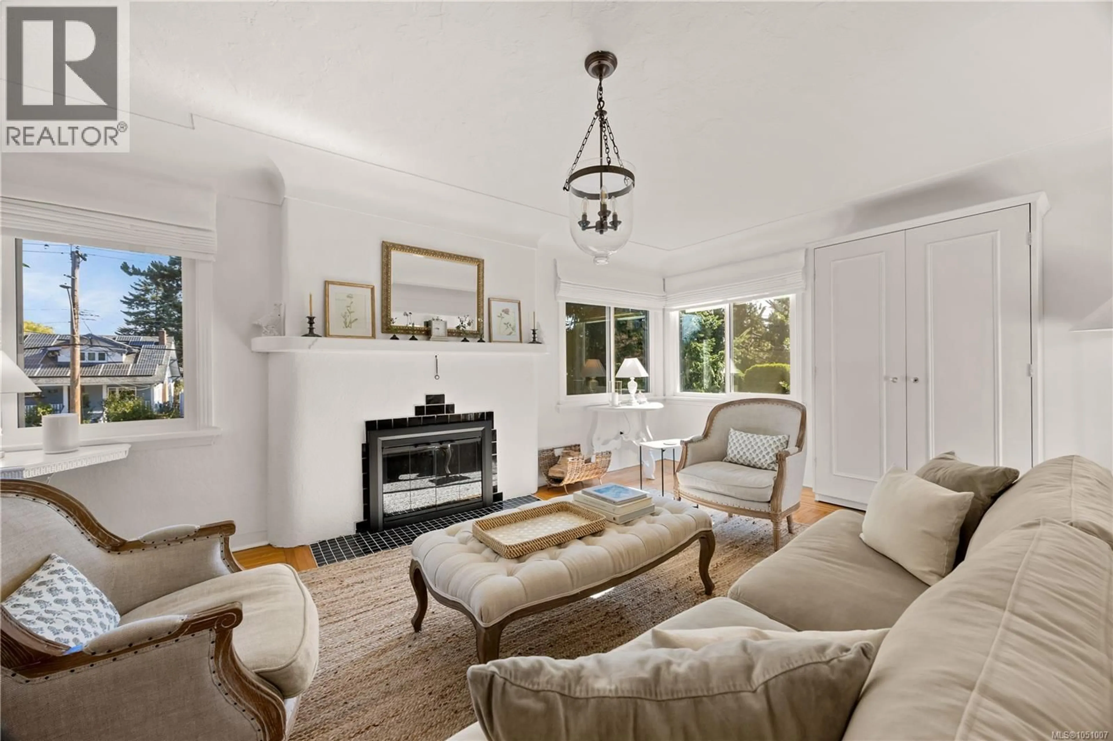 Living room with furniture, unknown for 741 COWPER STREET, Saanich British Columbia V9A2G1