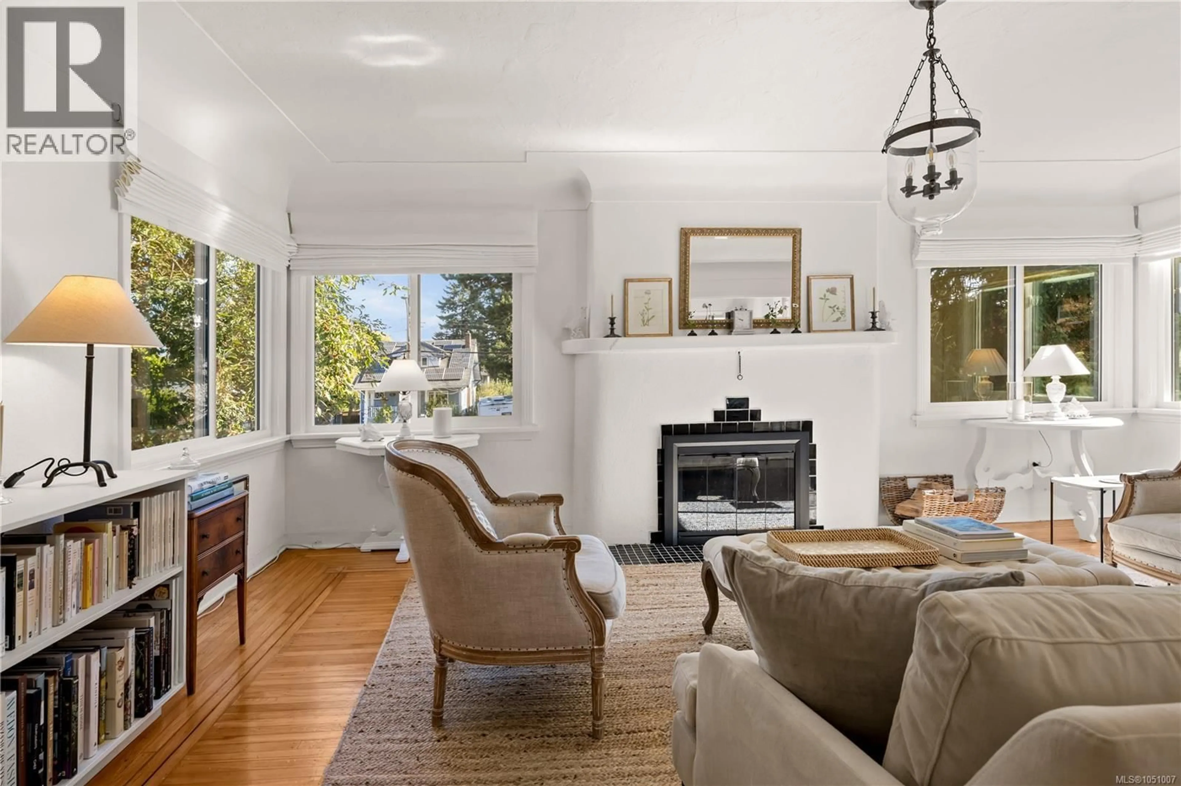 Living room with furniture, unknown for 741 COWPER STREET, Saanich British Columbia V9A2G1