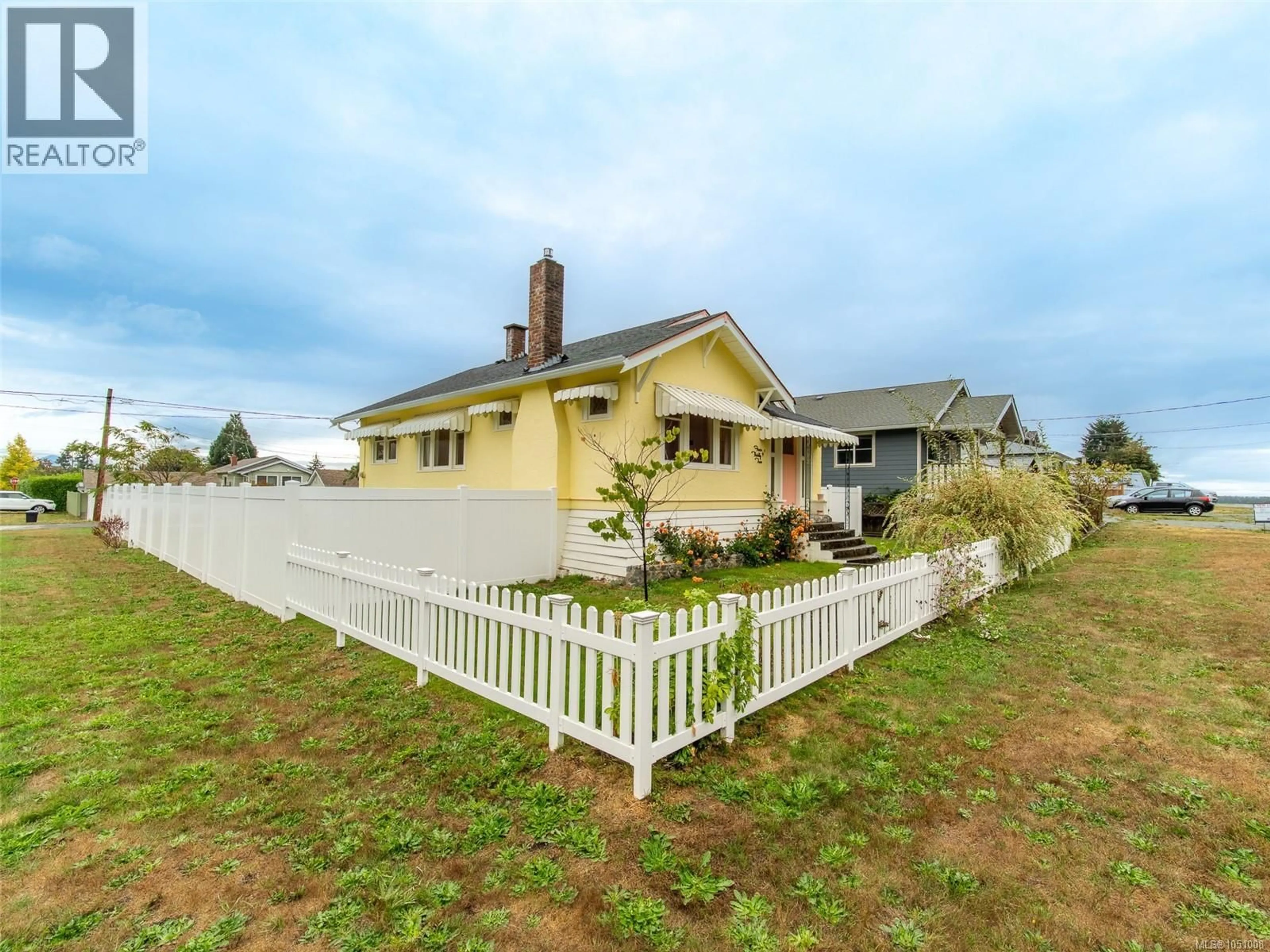 A pic from outside/outdoor area/front of a property/back of a property/a pic from drone, unknown for 432 BULLER STREET, Ladysmith British Columbia V9G1T4