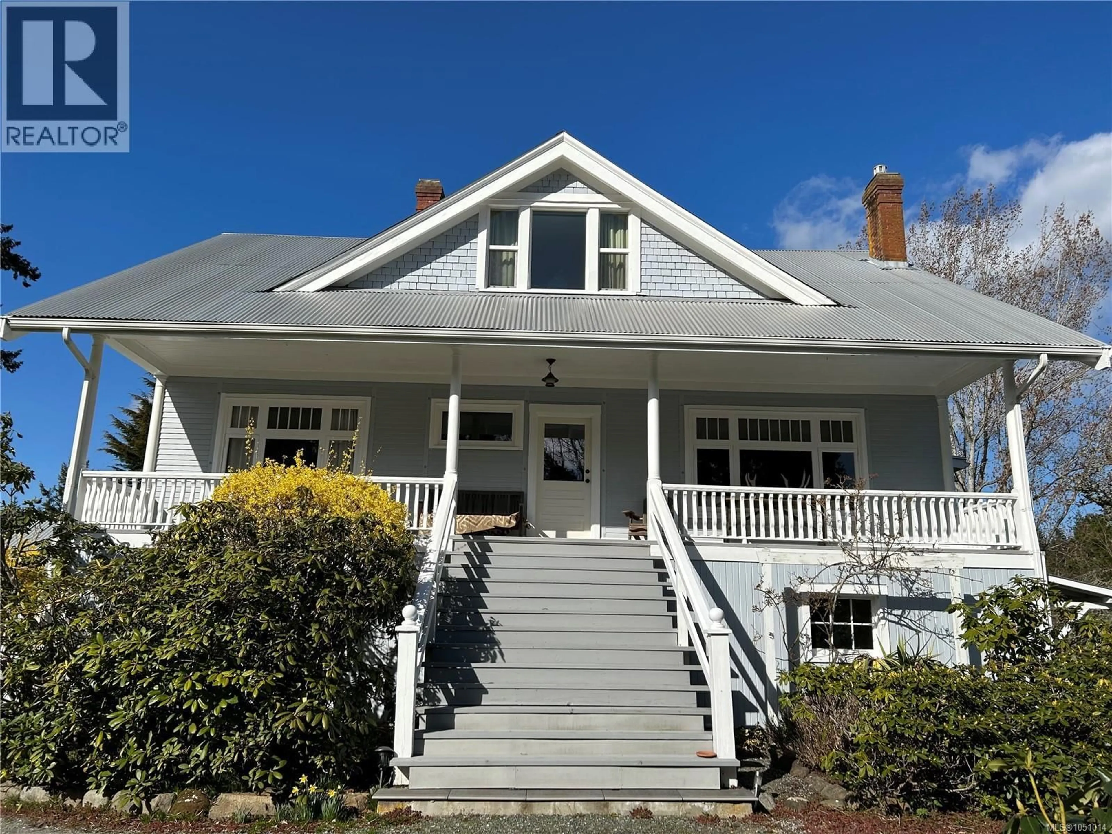 Home with vinyl exterior material, street for 800 LOWER GANGES ROAD, Salt Spring British Columbia V8K2N5