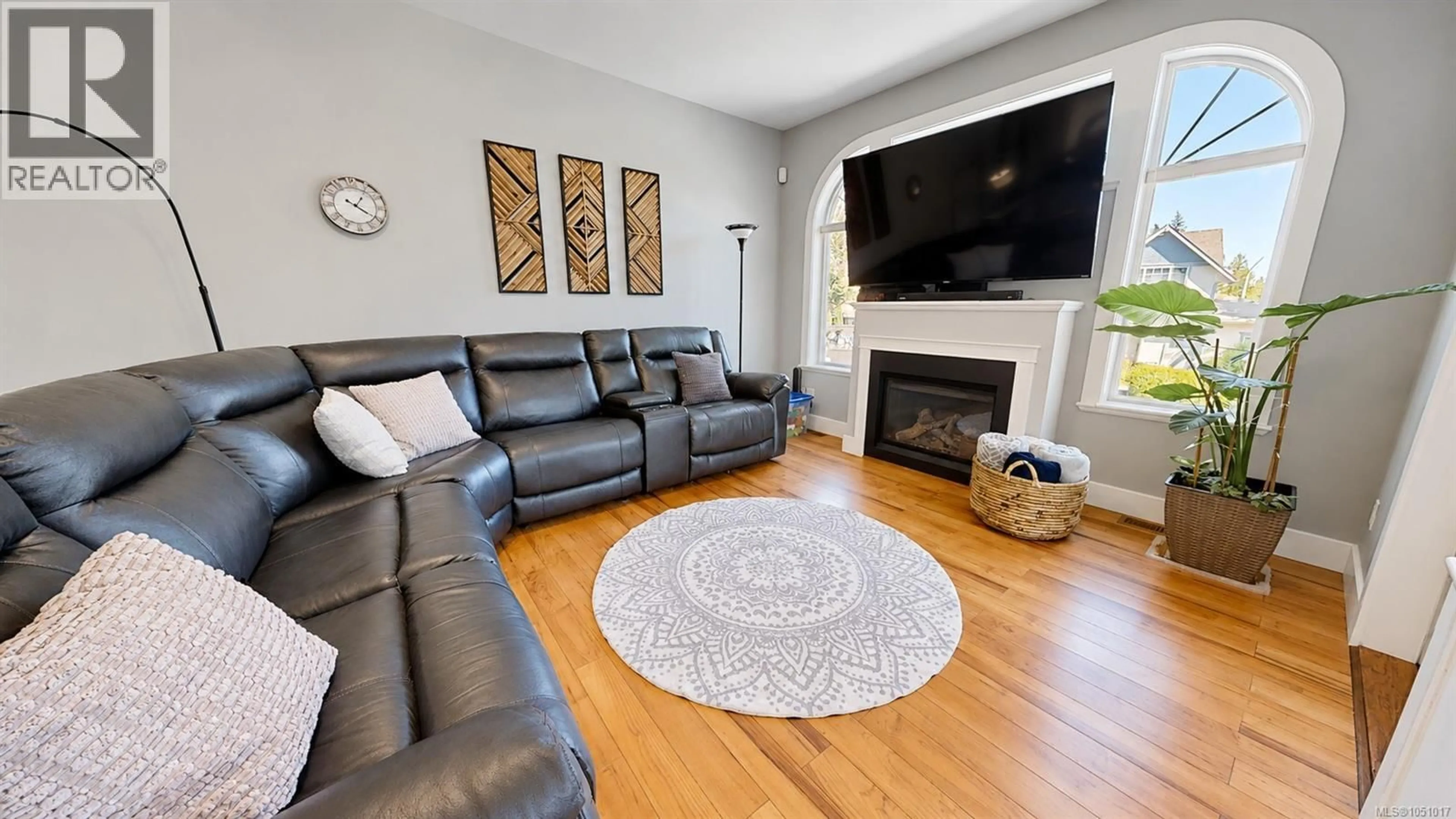 Living room with furniture, unknown for 3111 MANOR DRIVE, Duncan British Columbia V9L0A2