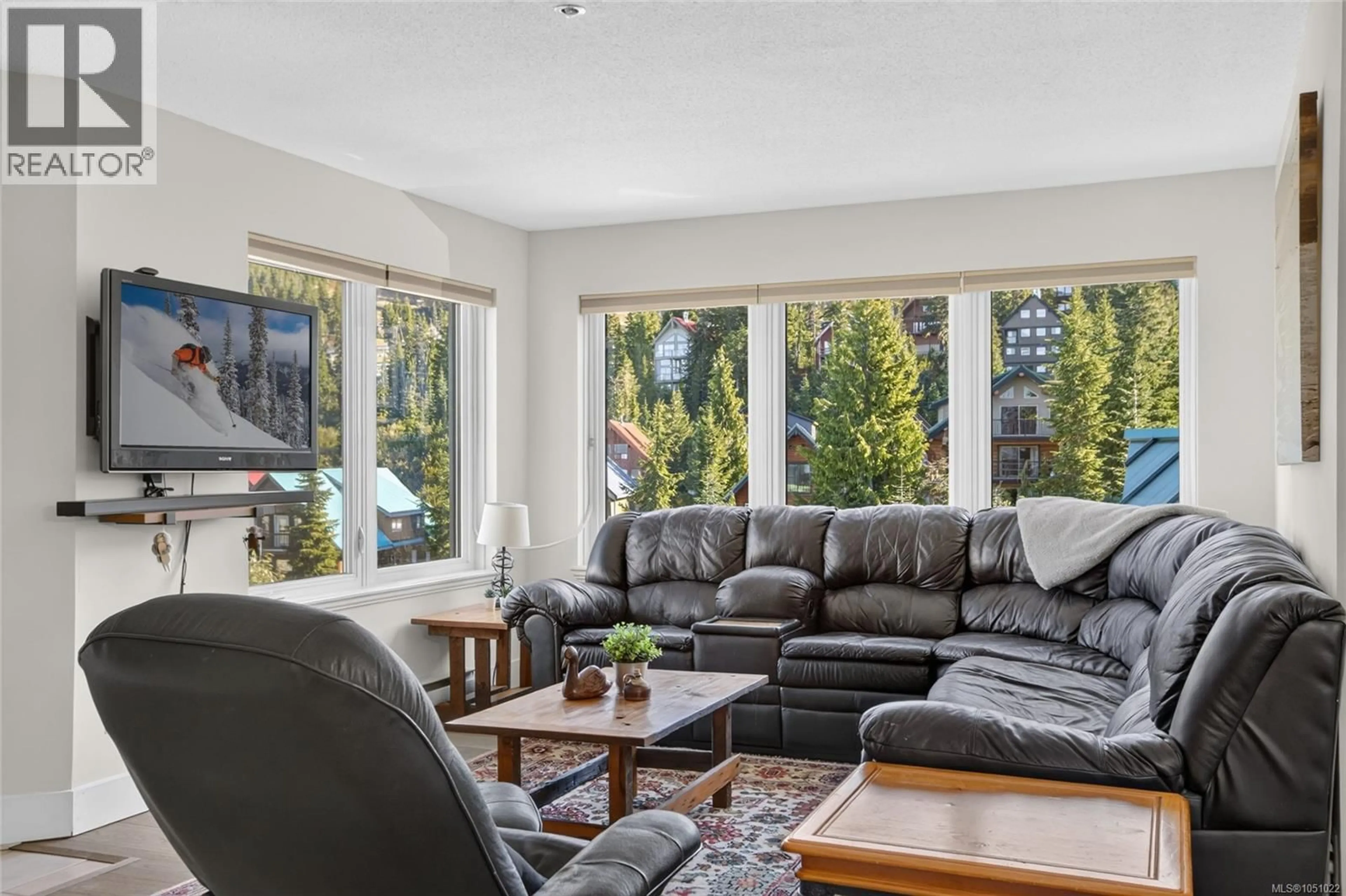 Living room with furniture, unknown for 108 - 1320 HENRY ROAD, Courtenay British Columbia V9J1L0