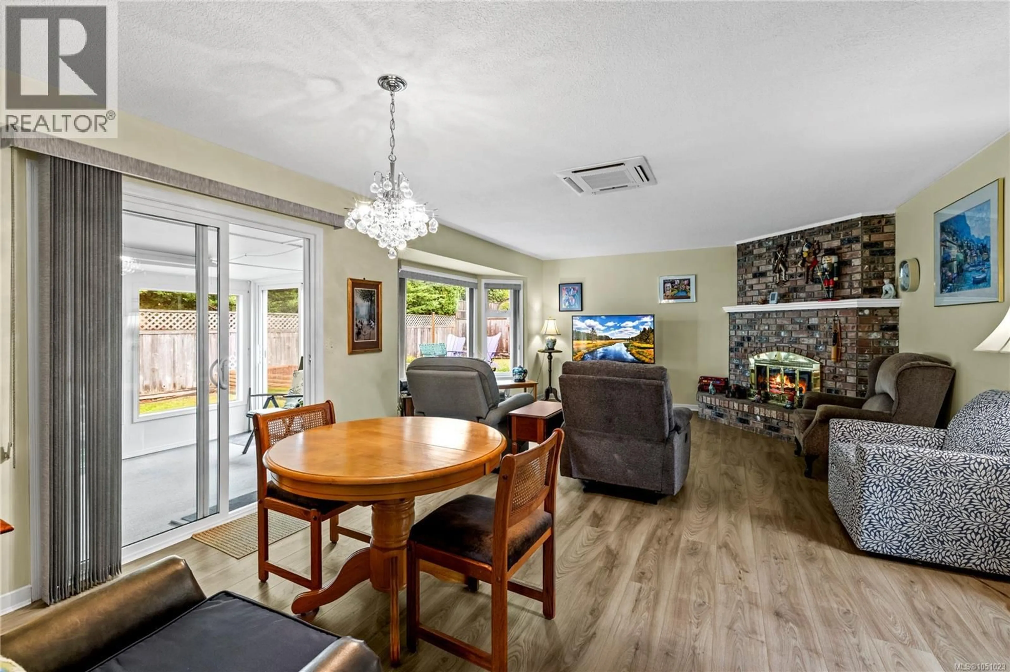 Dining room, wood/laminate floor for 834 REDONDA PLACE, Qualicum Beach British Columbia V9K1R4