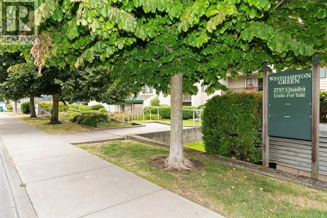 104 - 2757 QUADRA STREET, Victoria 2