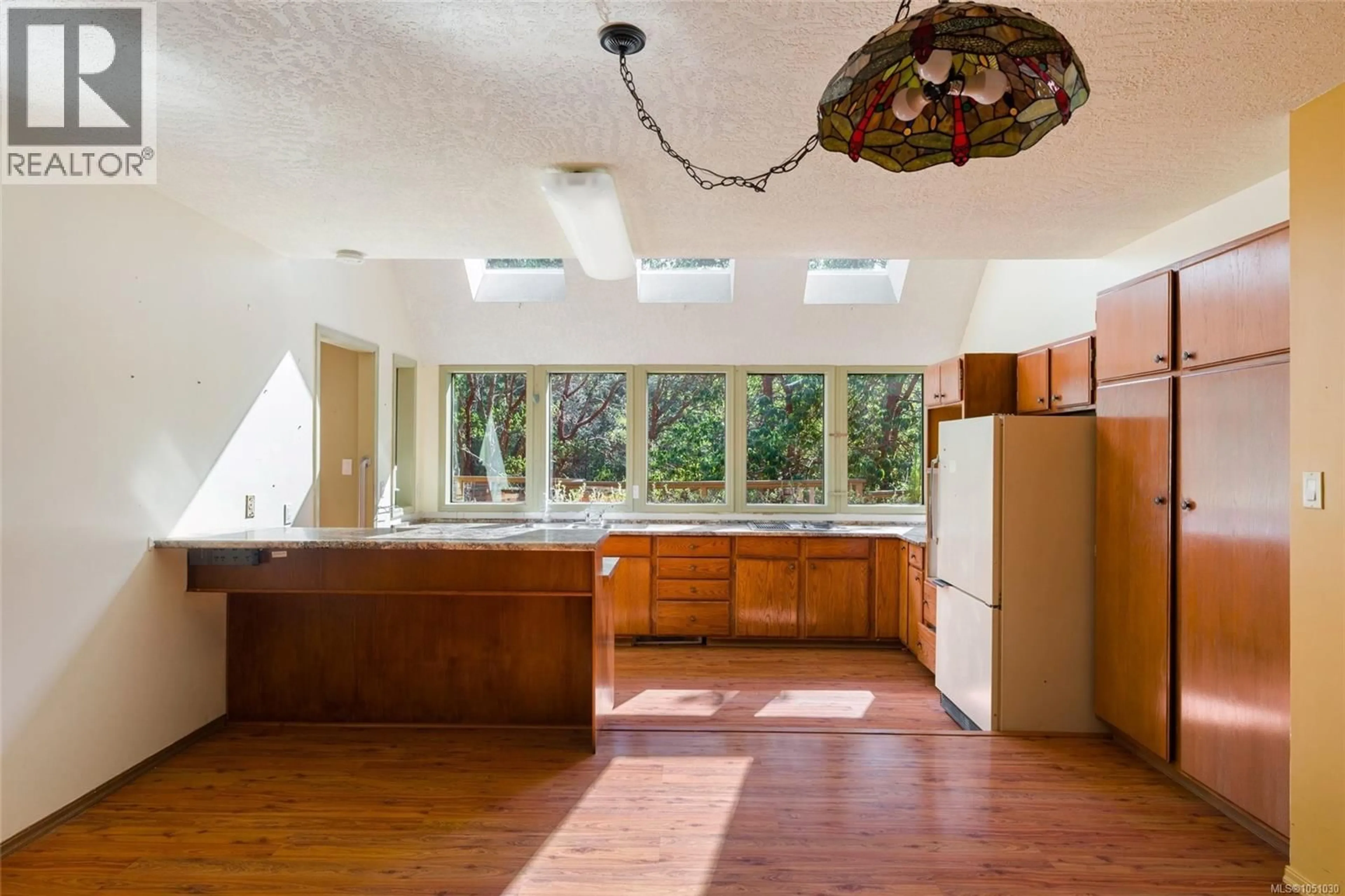 Open concept kitchen, ceramic/tile floor for 614 TAMMY PLACE, Highlands British Columbia V9B6E9