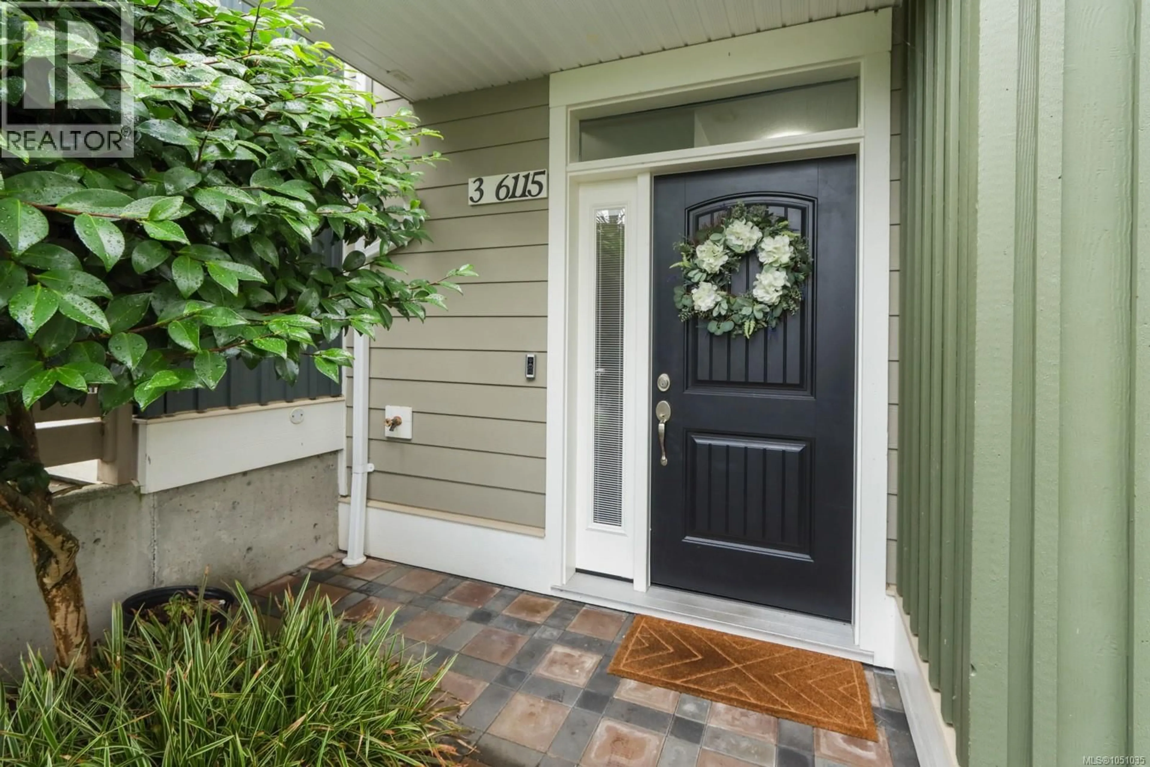 Indoor entryway for 3 - 6115 GLACIER WAY, Nanaimo British Columbia V9T0H8