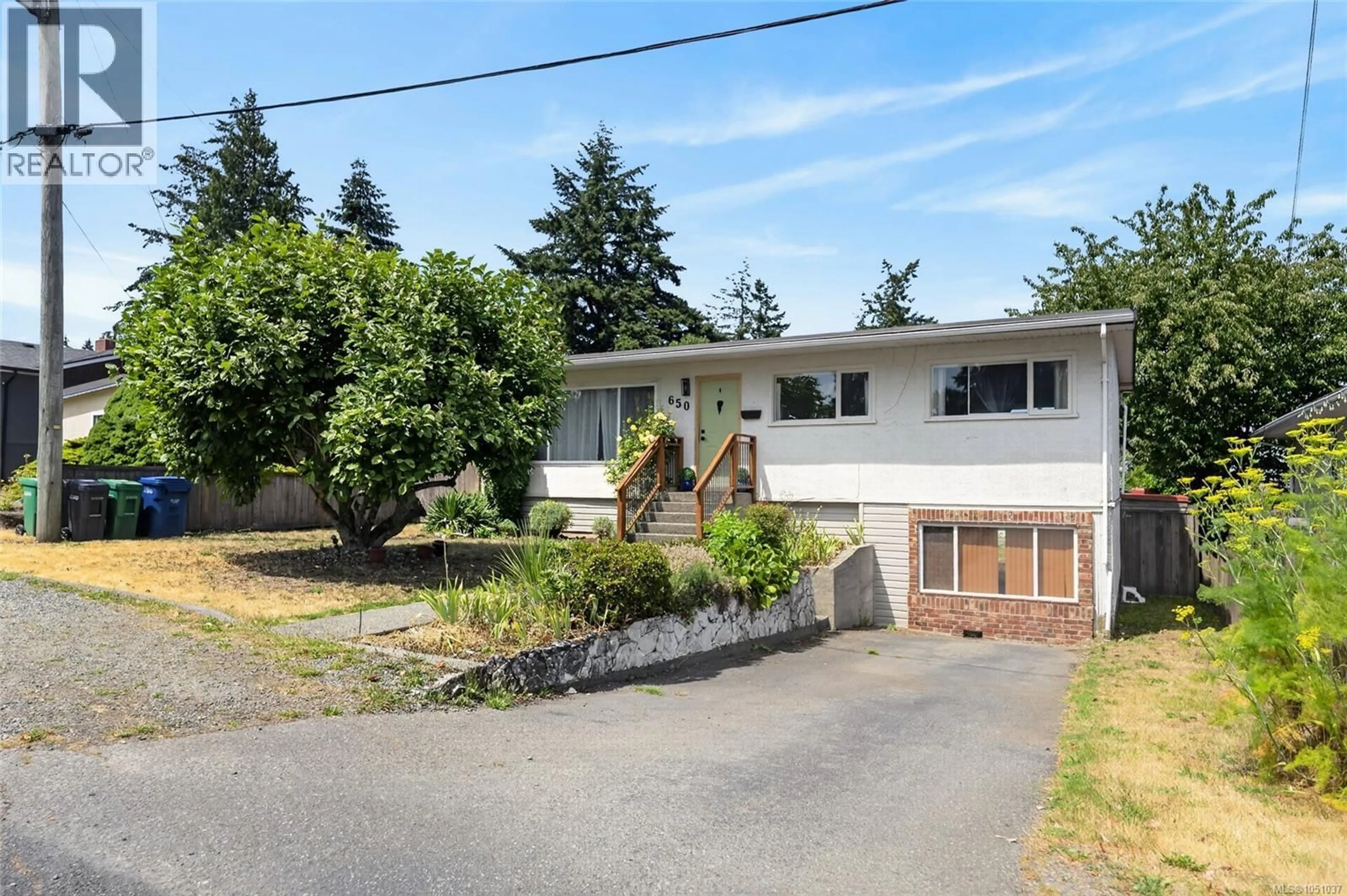 A pic from outside/outdoor area/front of a property/back of a property/a pic from drone, street for 650 HUNTER STREET, Nanaimo British Columbia V9S1R1