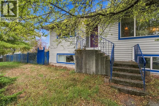 619 PINE STREET, Nanaimo 2