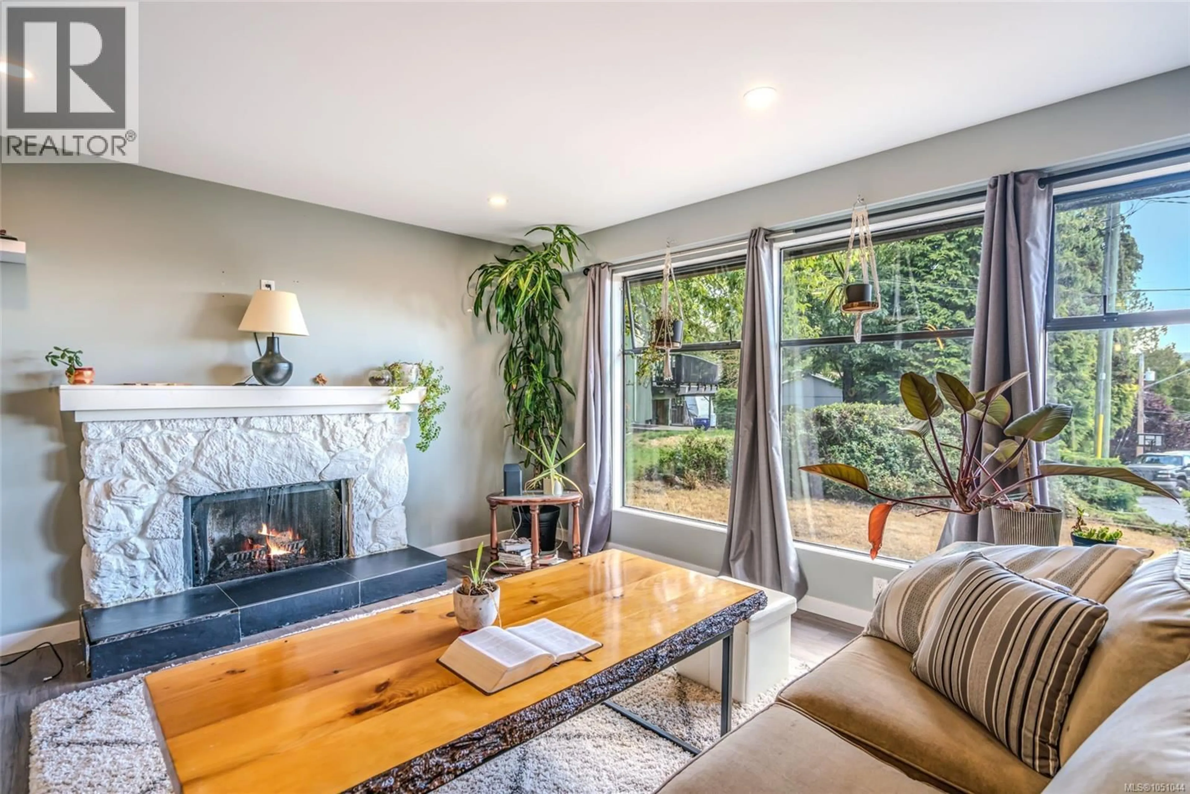 Living room with furniture, unknown for 3809 MORRIS PLACE, Nanaimo British Columbia V9T3W2