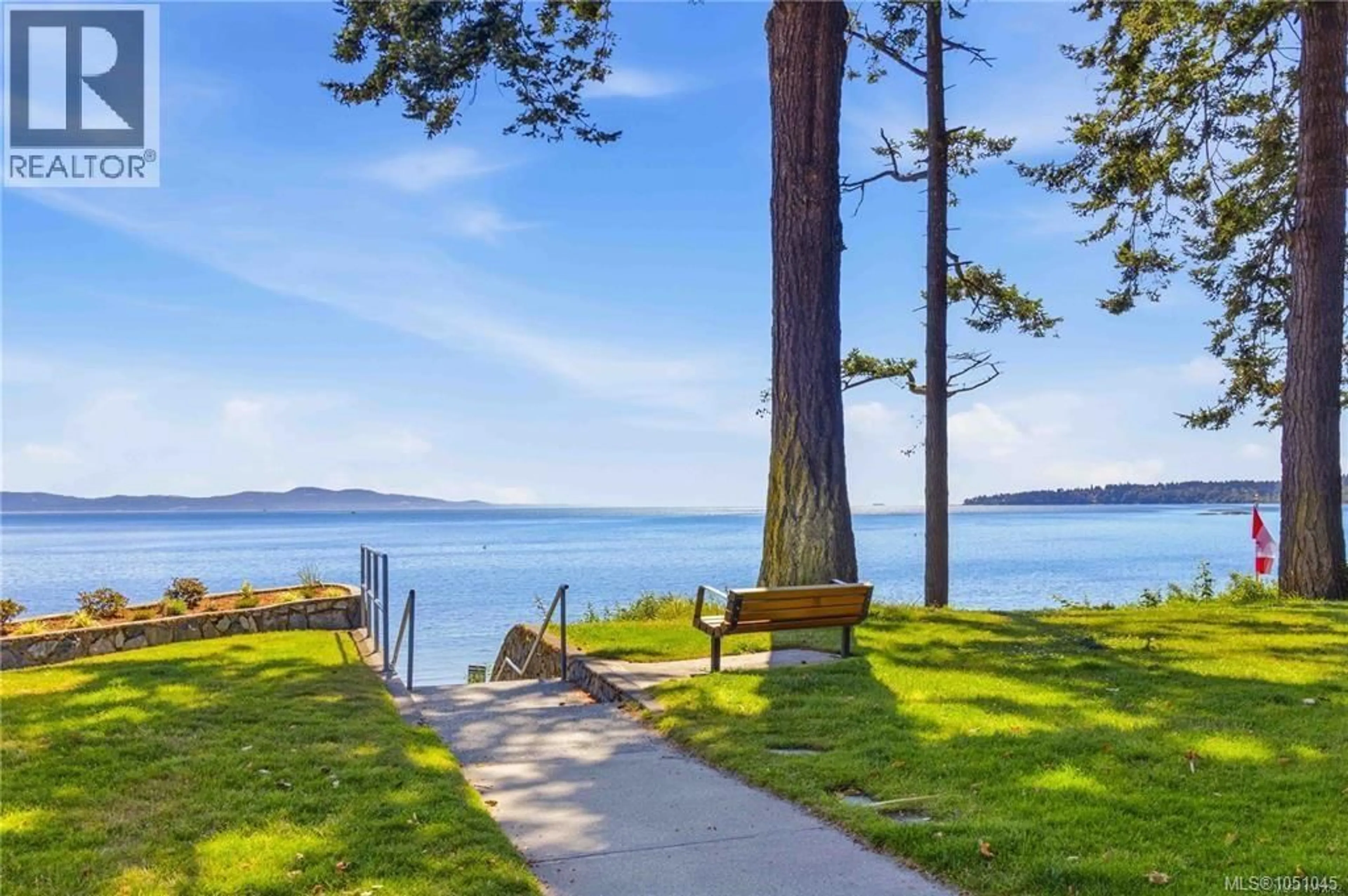 Patio, water/lake/river/ocean view for 302 - 990 DOUMAC AVENUE, Saanich British Columbia V8Y1M4