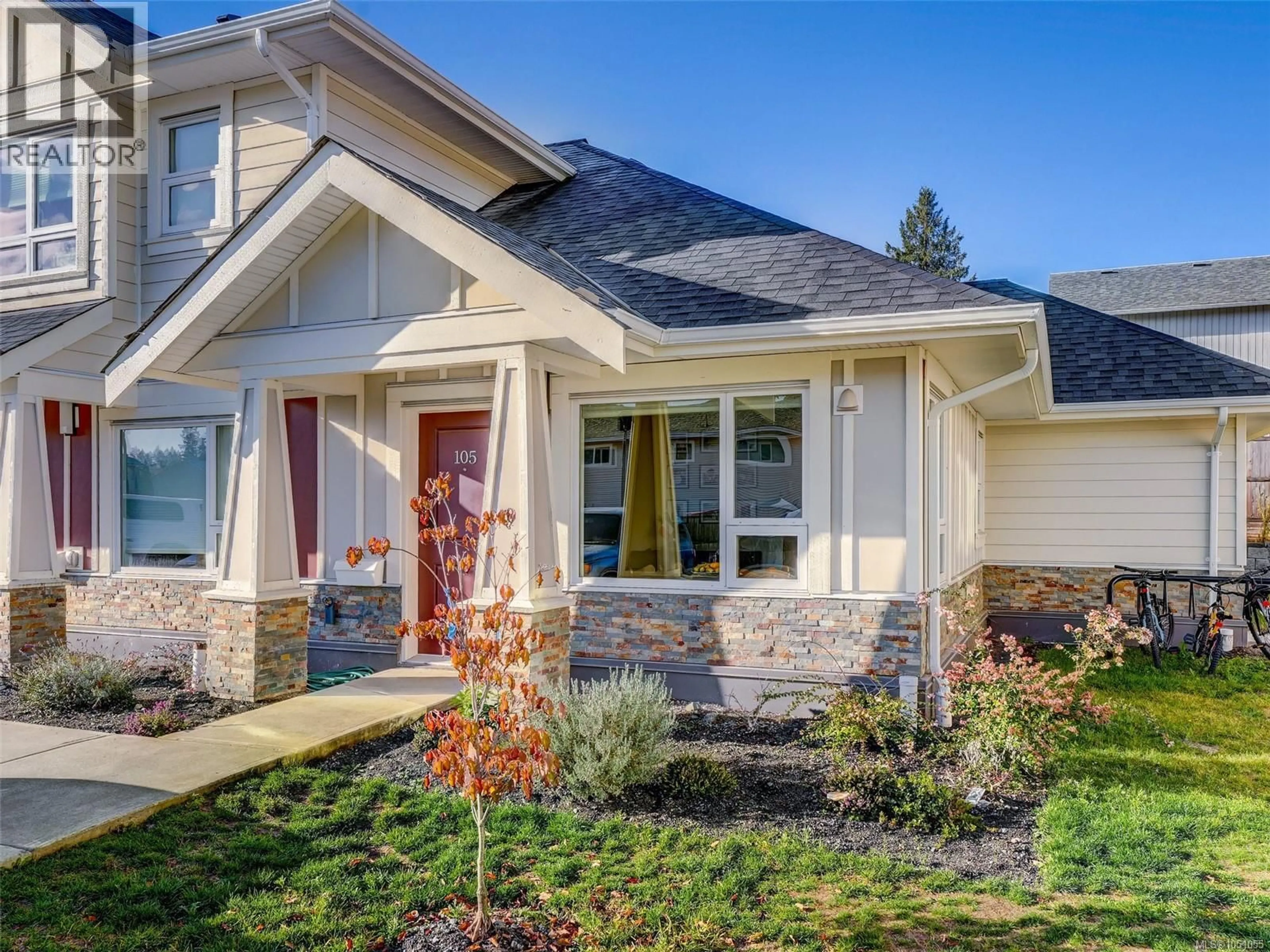 Home with vinyl exterior material, street for 105 - 3248 SHERMAN ROAD, Duncan British Columbia V9L4B4