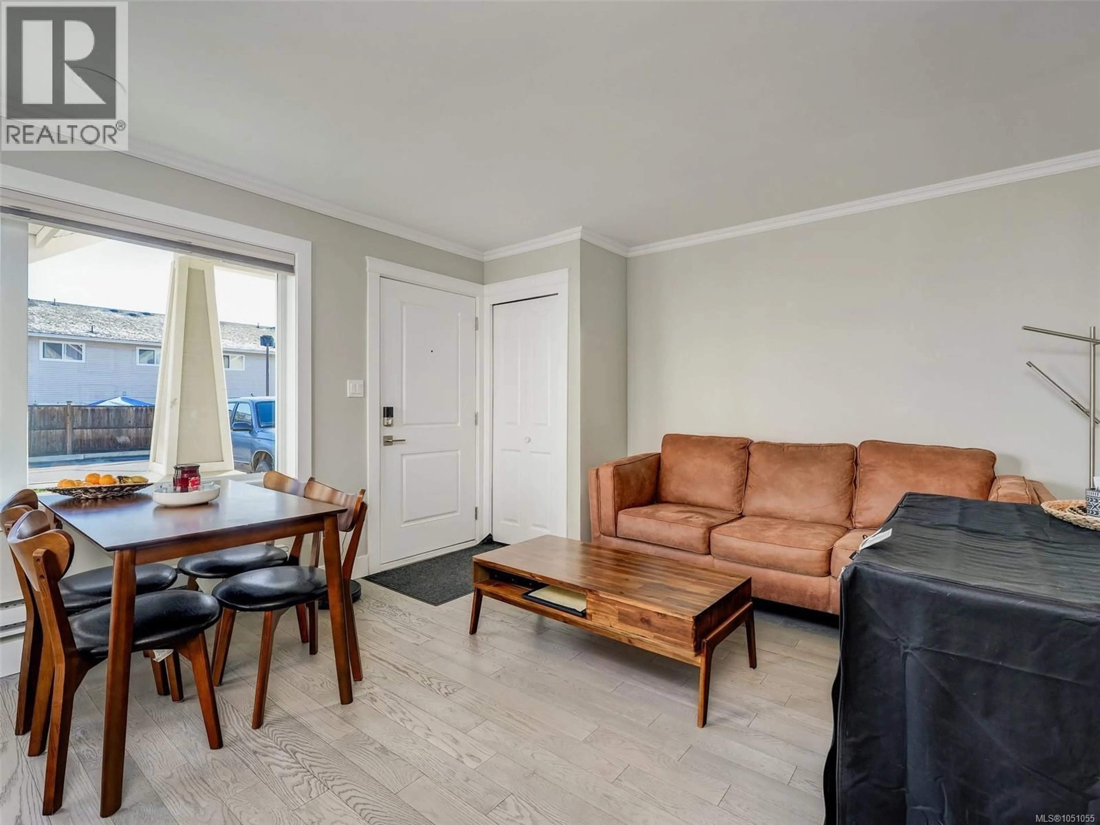 Living room with furniture, wood/laminate floor for 105 - 3248 SHERMAN ROAD, Duncan British Columbia V9L4B4