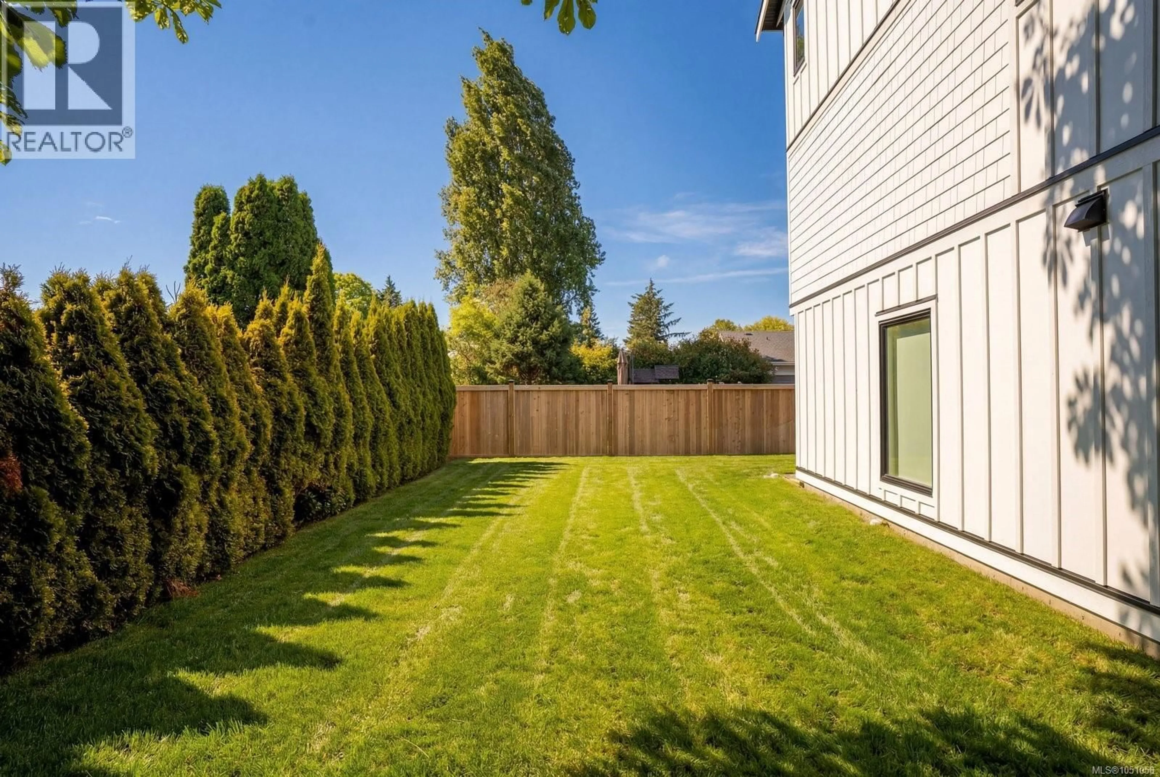 Patio, forest/trees view for 4 - 2118 PENTLAND ROAD, Oak Bay British Columbia V8S2W4