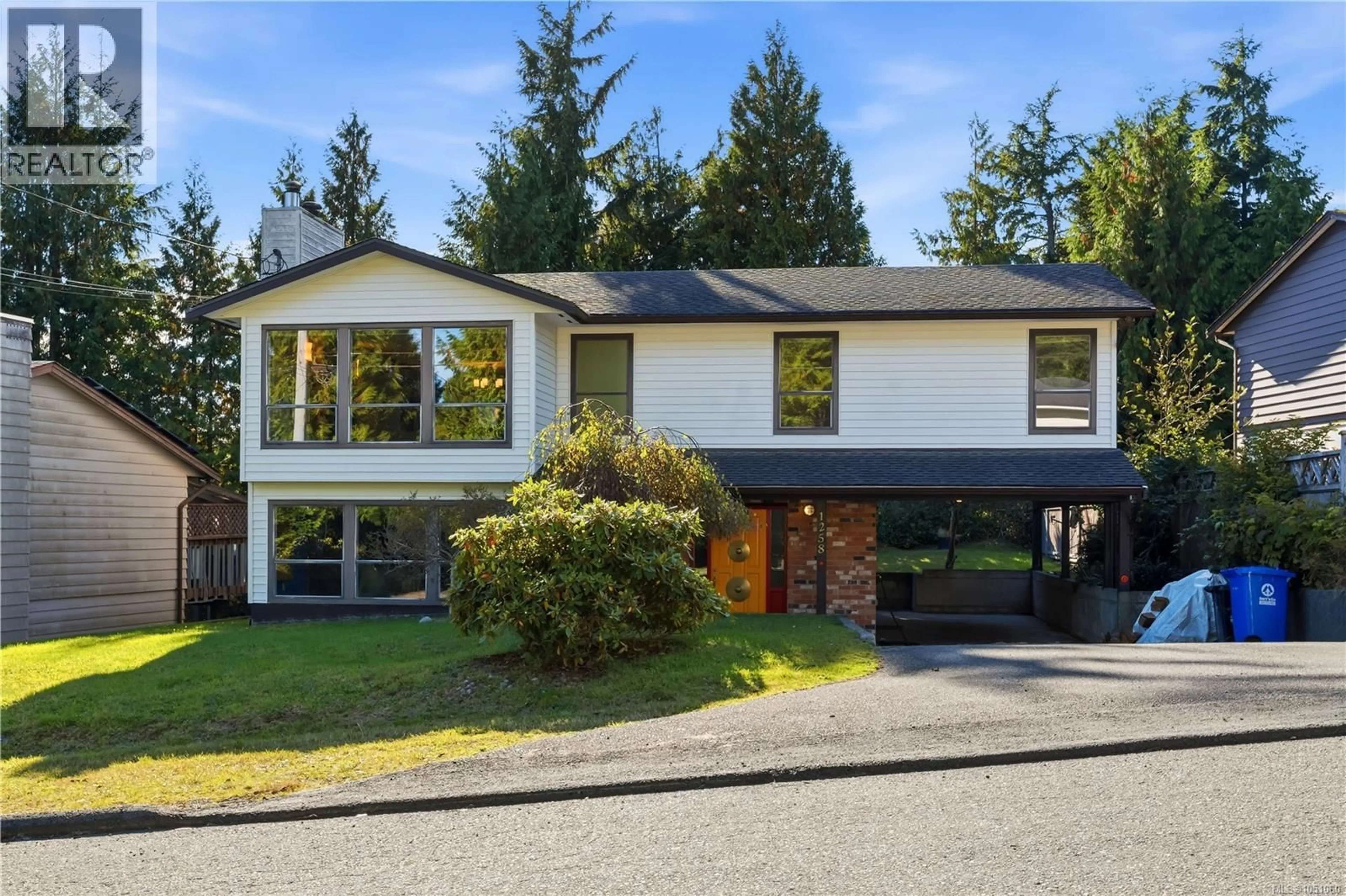 Home with vinyl exterior material, street for 1258 RUPERT ROAD, Ucluelet British Columbia V0R3A0
