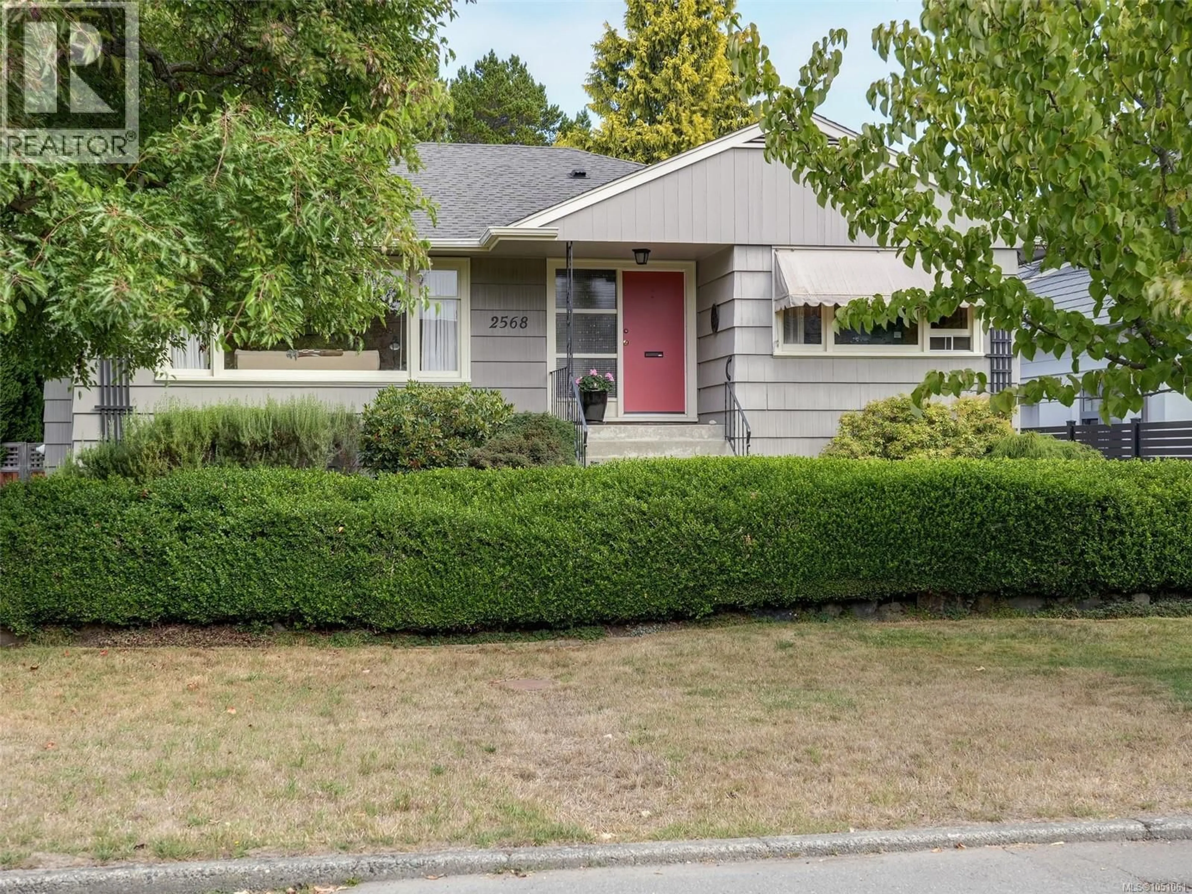 Home with vinyl exterior material, street for 2568 MARGATE AVENUE, Oak Bay British Columbia V8S3A4