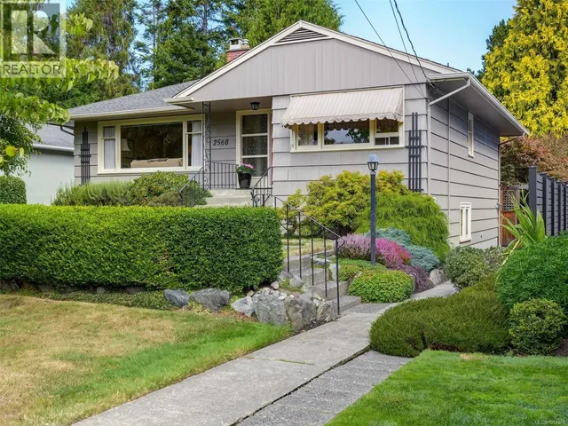 2568 MARGATE AVENUE, Oak Bay 2