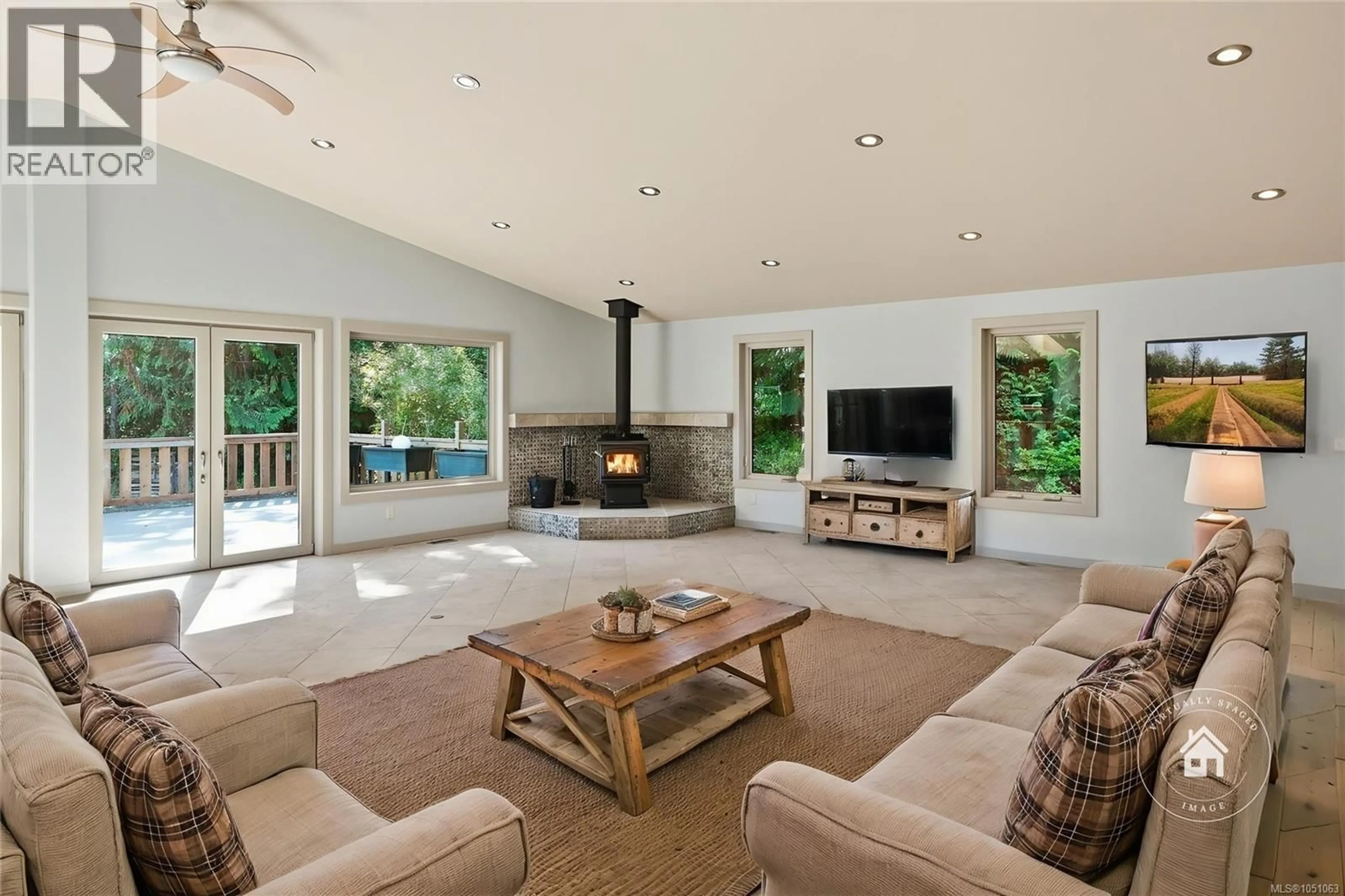 Living room with furniture, unknown for 3060 THORPE ROAD, Qualicum Beach British Columbia V9K1Z7