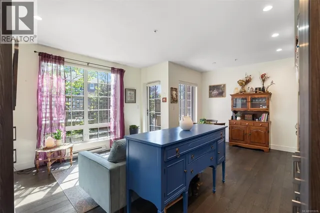 105 - 1011 BURDETT AVENUE, Victoria 3