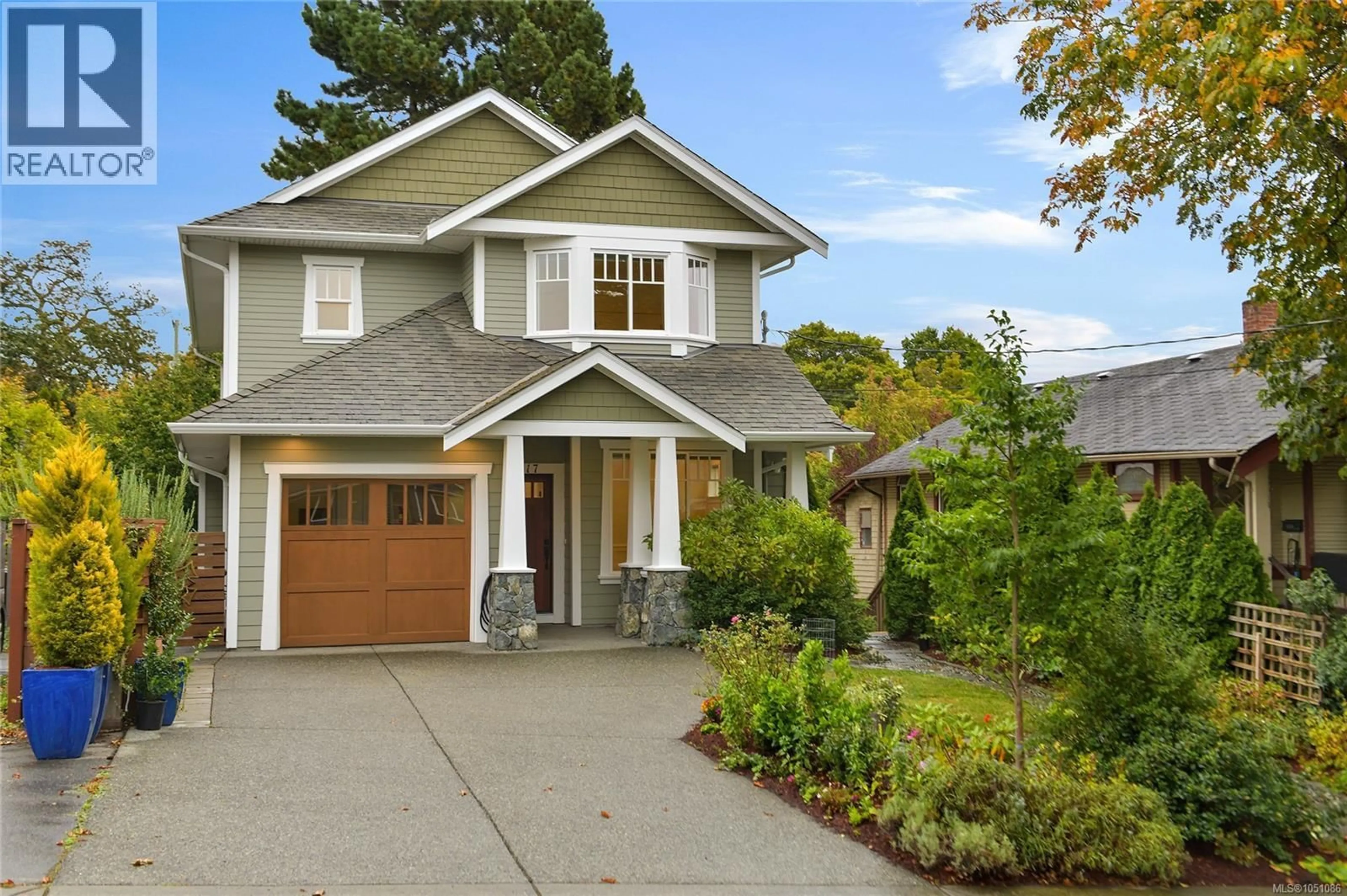 Home with vinyl exterior material, street for 2517 ASQUITH STREET, Victoria British Columbia V8R3Y2