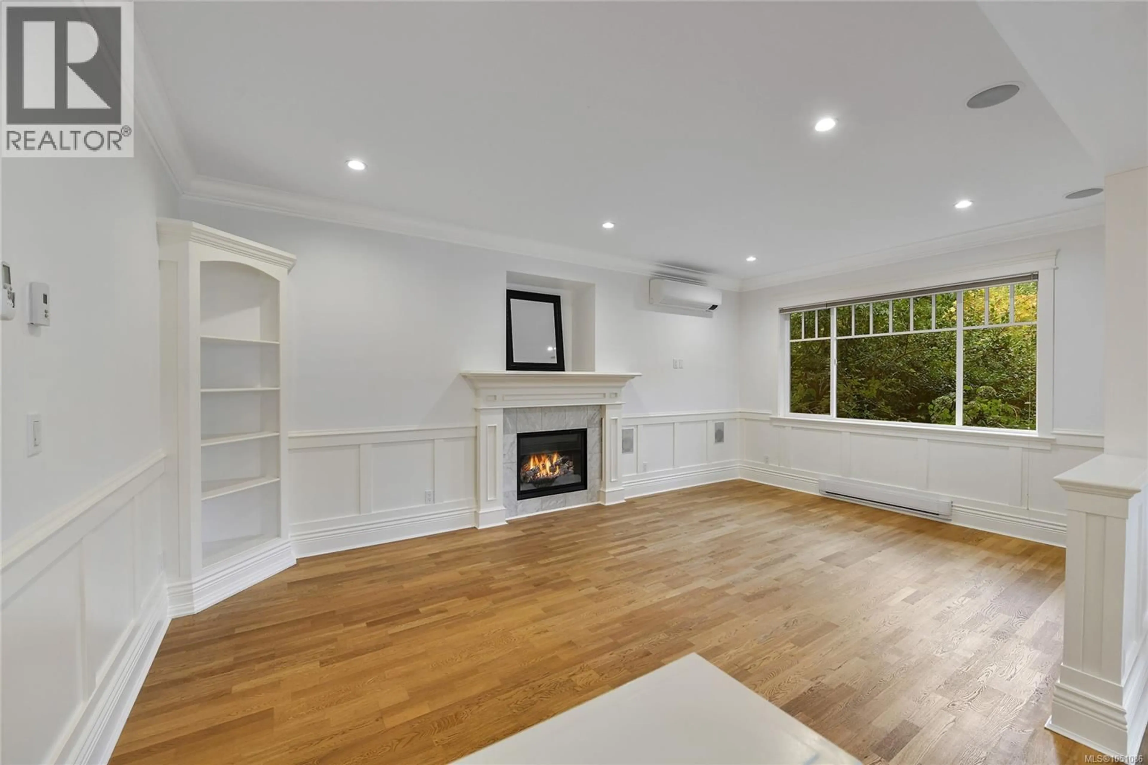 A pic of a room for 2517 ASQUITH STREET, Victoria British Columbia V8R3Y2