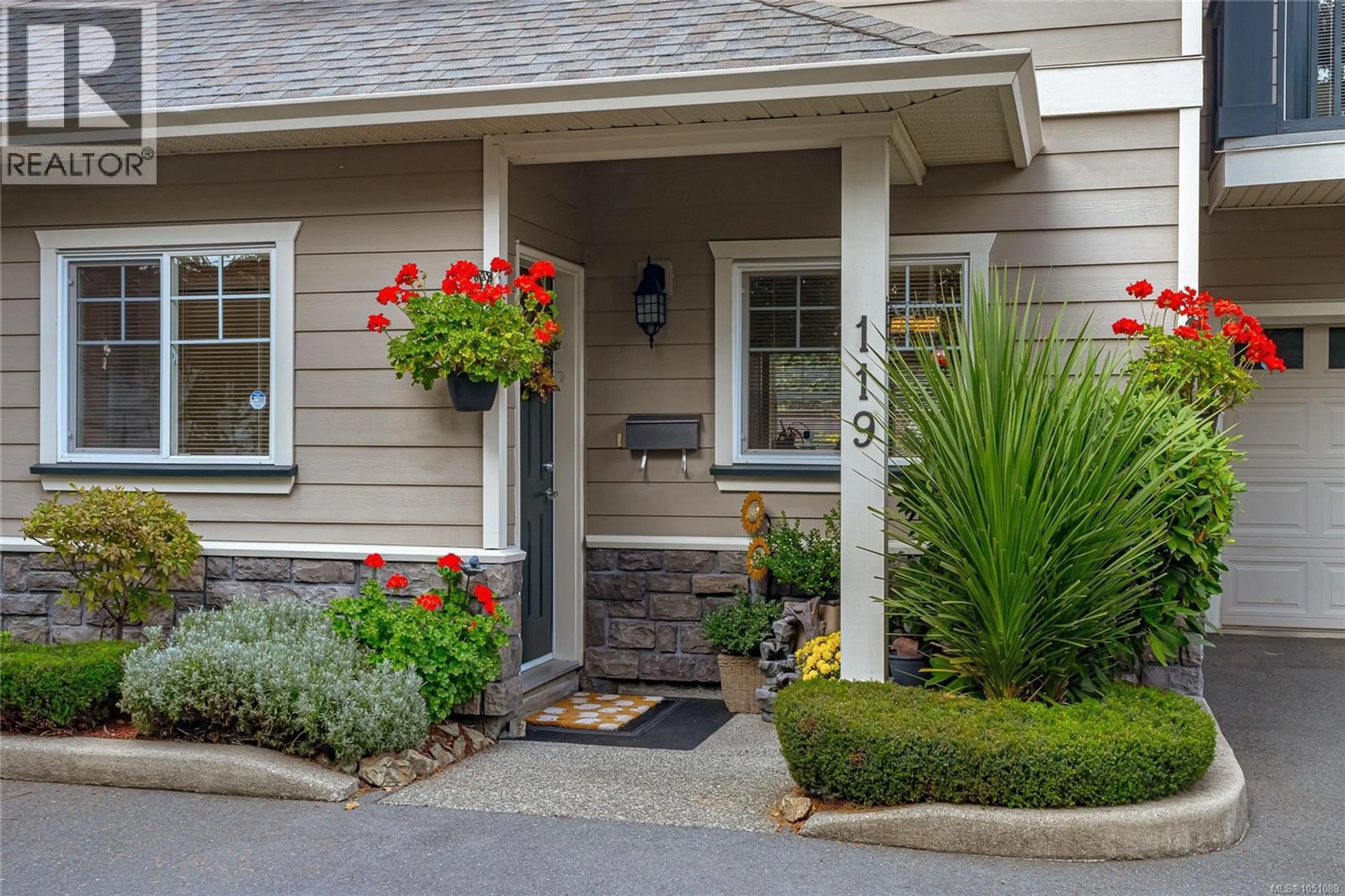 Indoor entryway for 119 - 937 SKOGSTAD WAY, Langford British Columbia V9B6W1