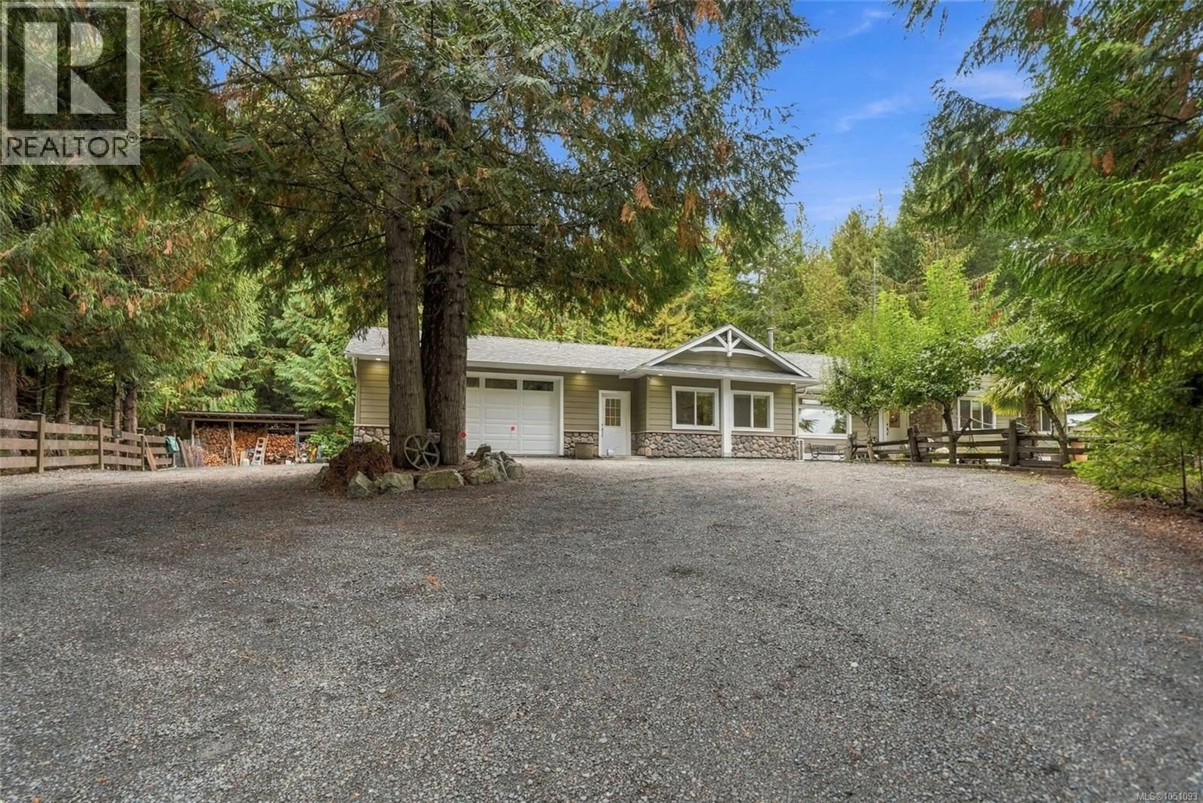 A pic from outside/outdoor area/front of a property/back of a property/a pic from drone, unknown for 1580 MEADOWOOD WAY, Qualicum Beach British Columbia V9K2V2