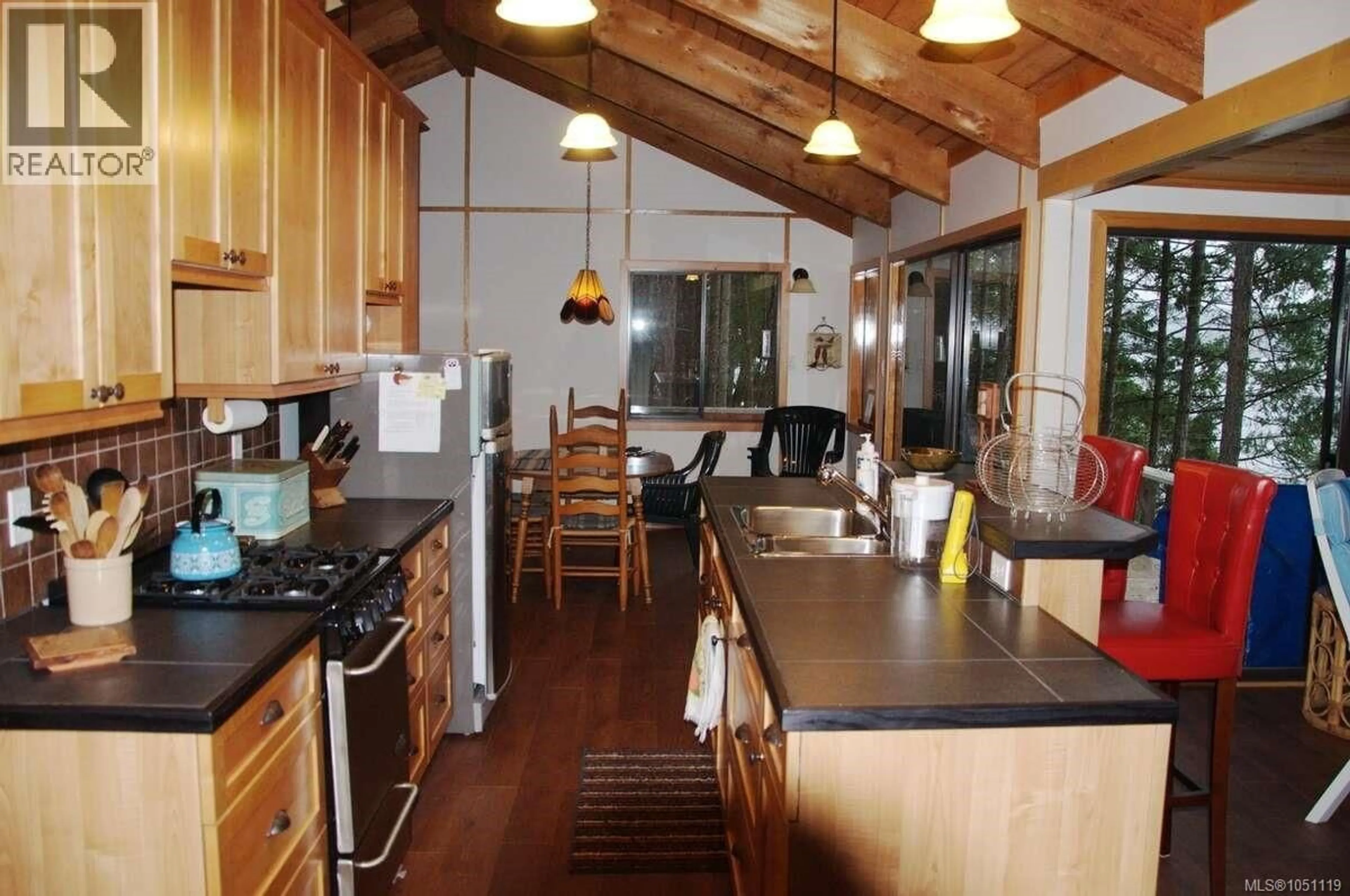Open concept kitchen, unknown for 304 LONG ISLAND LANE, Decourcy Island British Columbia V0R1X7
