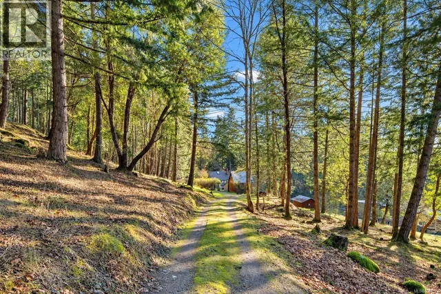 1183 HILLGROVE ROAD, North Saanich