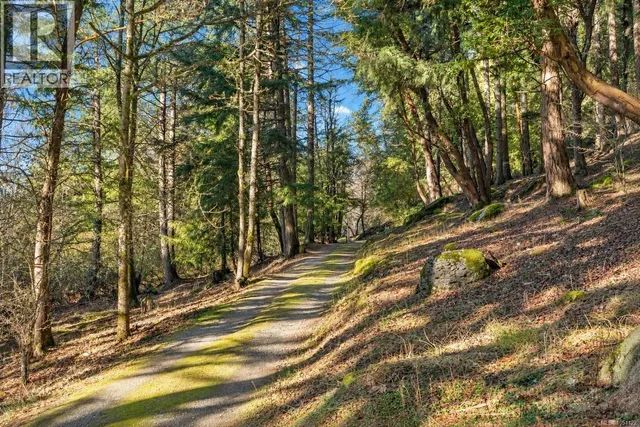 1183 HILLGROVE ROAD, North Saanich 3