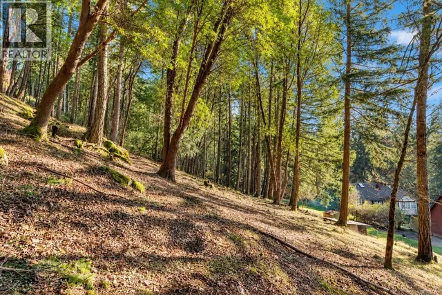 1183 HILLGROVE ROAD, North Saanich 4