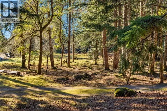 1183 HILLGROVE ROAD, North Saanich 5
