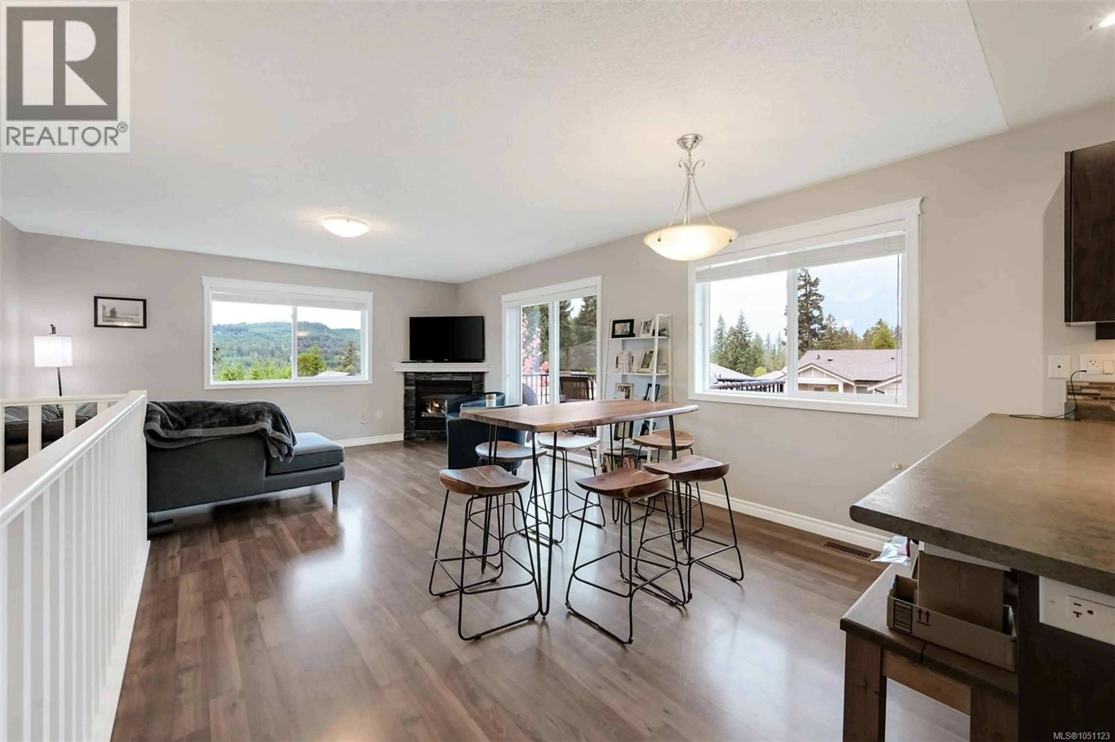 Living room with furniture, wood/laminate floor for 1084 LISA CLOSE, Shawnigan Lake British Columbia V8H2H8