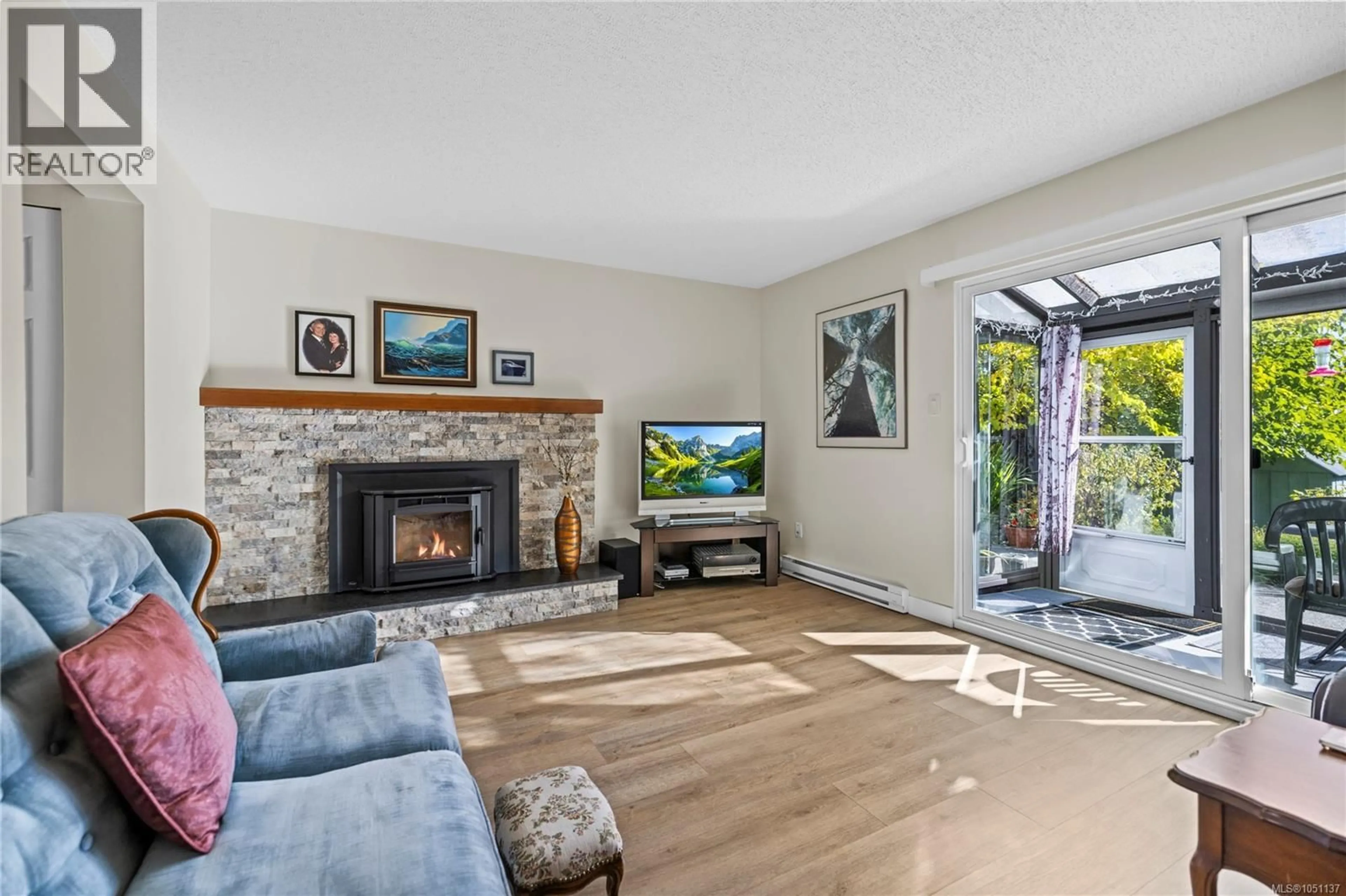 Living room with furniture, unknown for 2503 ROSSTOWN ROAD, Nanaimo British Columbia V9T3R9