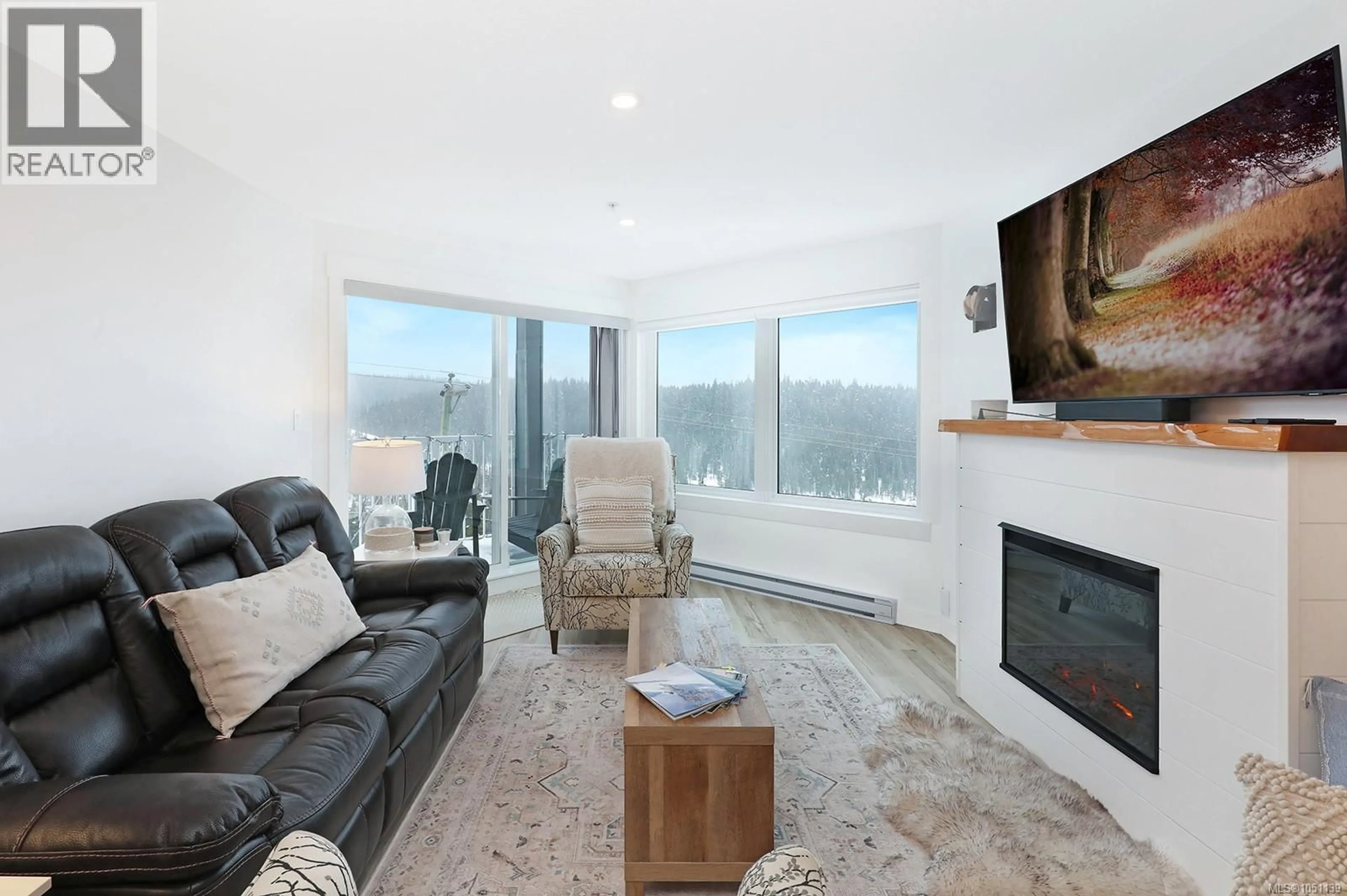 Living room with furniture, unknown for 212 - 1320 HENRY ROAD, Courtenay British Columbia V0P1N0