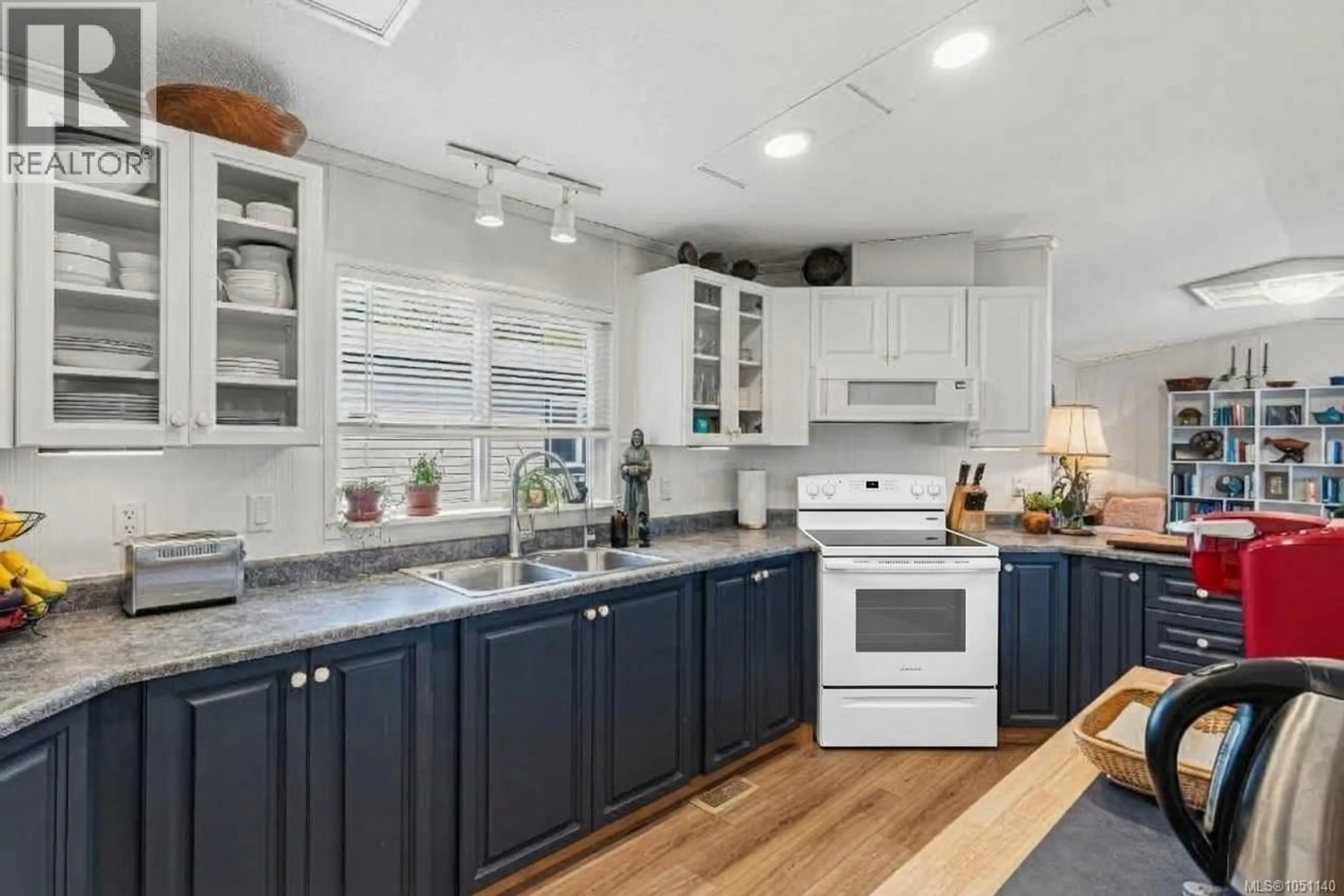 Open concept kitchen, ceramic/tile floor for 219 - 2465 APOLLO DRIVE, Nanoose Bay British Columbia V9P9K2