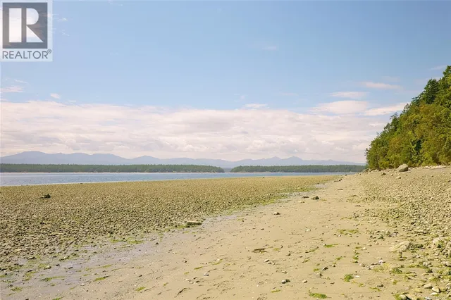2070 COOPER ROAD, Gabriola Island 2