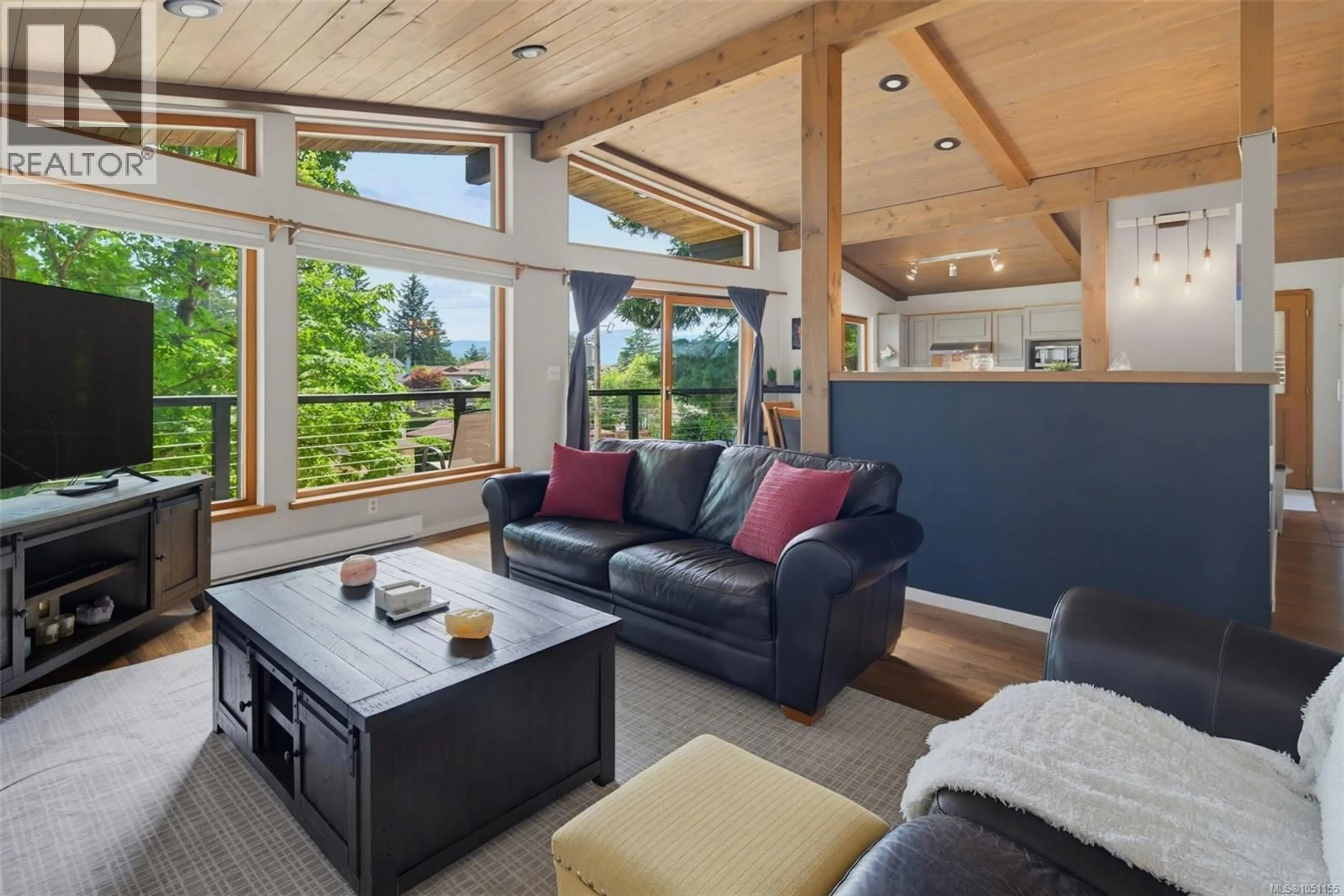 Living room with furniture, wood/laminate floor for 1819 DEBORAH DRIVE, Duncan British Columbia V9L5A9