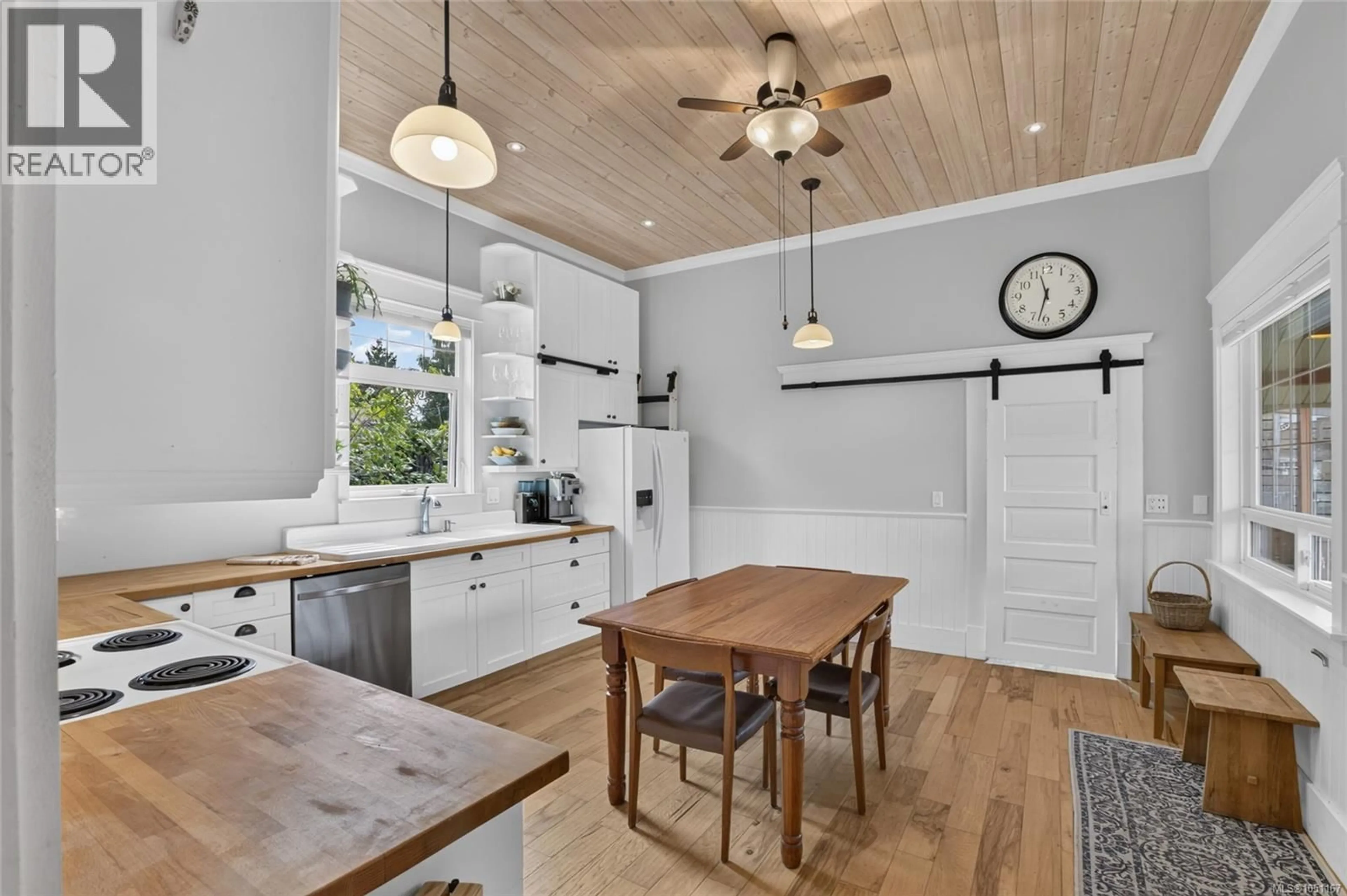 Open concept kitchen, unknown for 2737 DERWENT AVENUE, Cumberland British Columbia V0R1S0
