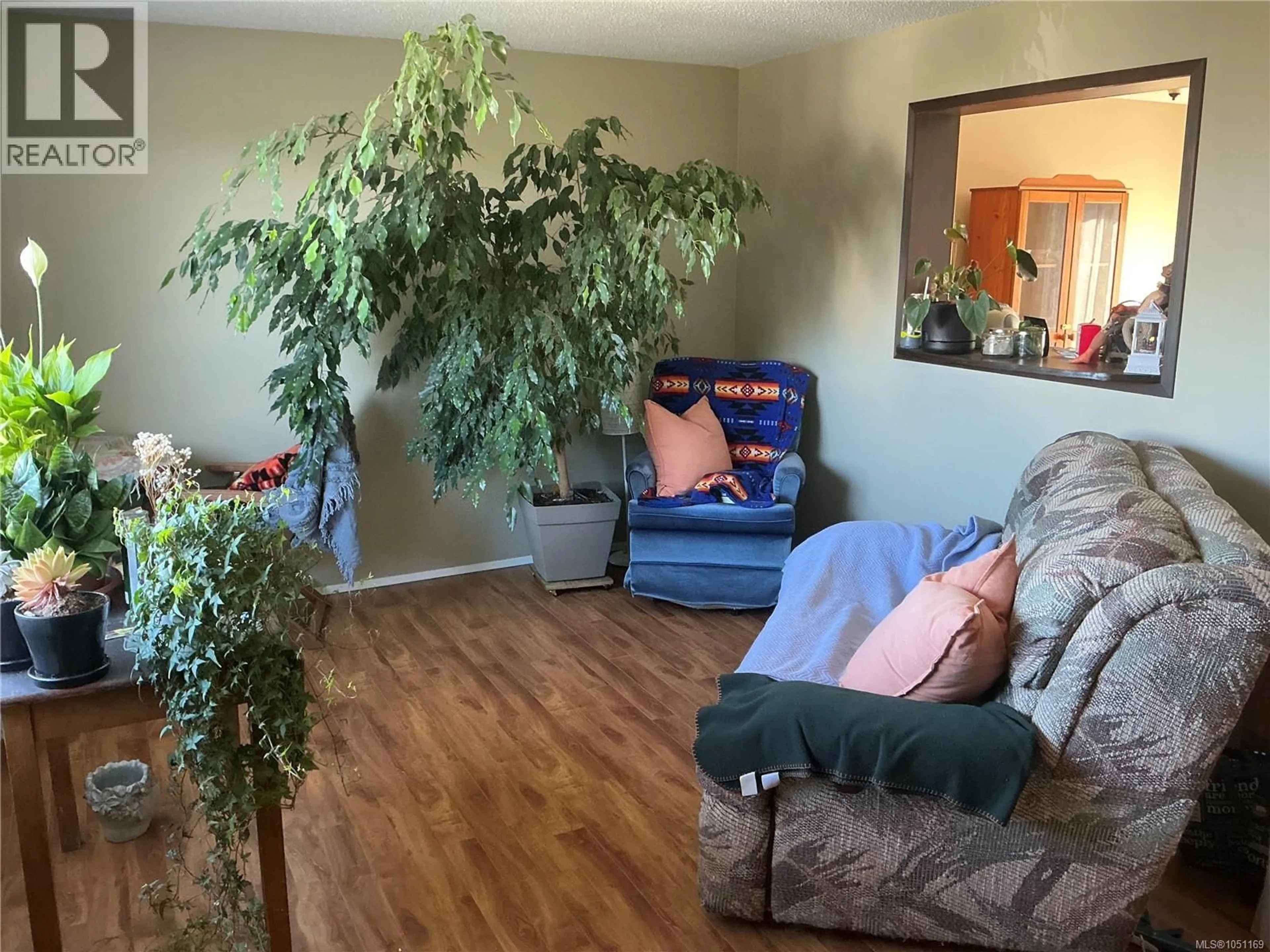 Living room with furniture, wood/laminate floor for 131 CEDAR STREET, Alert Bay British Columbia V0N0C3