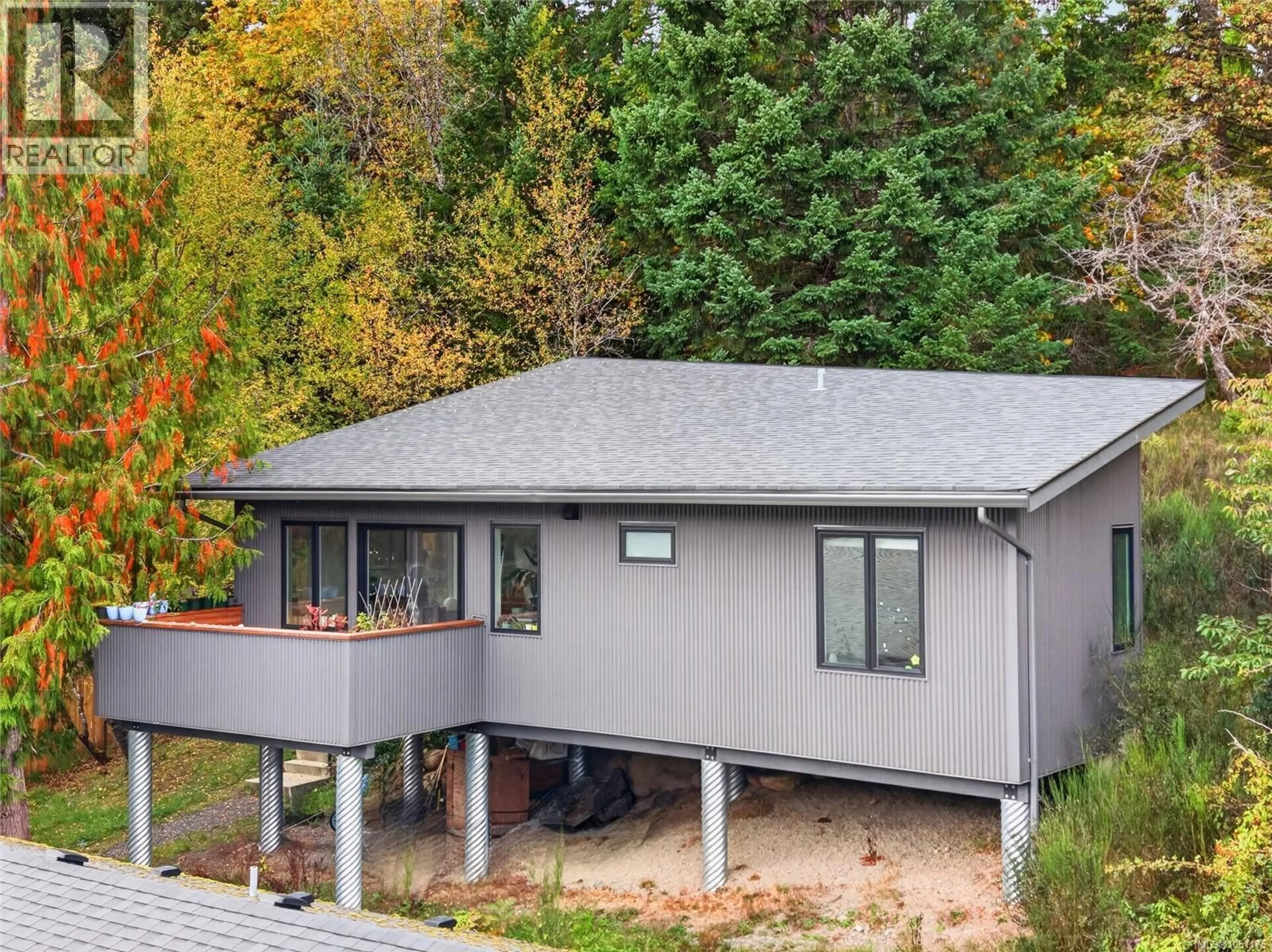 Home with vinyl exterior material, unknown for 2522 DUNSMUIR AVENUE, Cumberland British Columbia V0R1S0