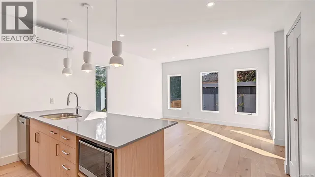 4 - 1721 ADANAC STREET, Victoria 2