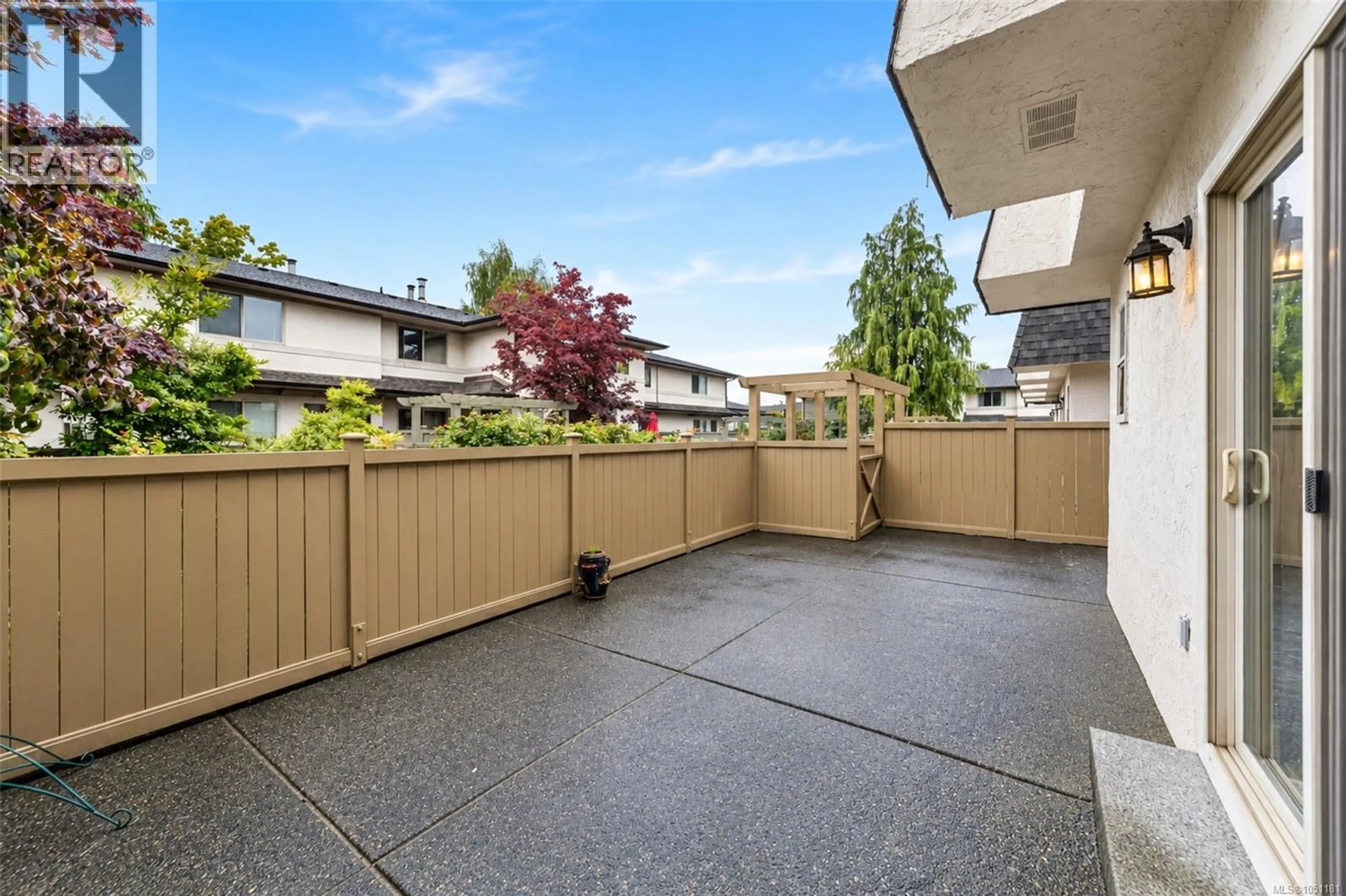 Patio, street for 43 - 4061 LARCHWOOD DRIVE, Saanich British Columbia V8N4P1