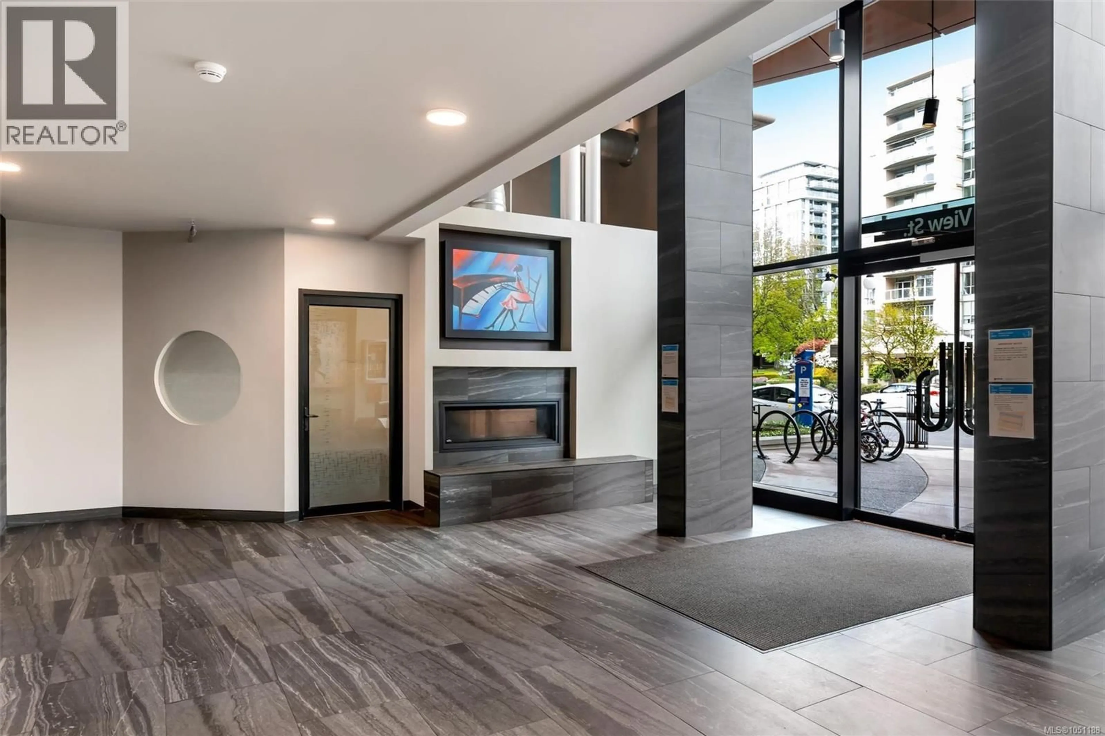 Indoor foyer for 707 - 1029 VIEW STREET, Victoria British Columbia V8V4Y3