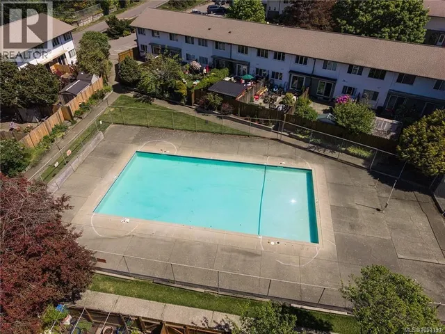 386 BURNSIDE ROAD WEST, Saanich 5